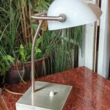 Lampe de notaire ancienne en métal brossé et opaline blanche