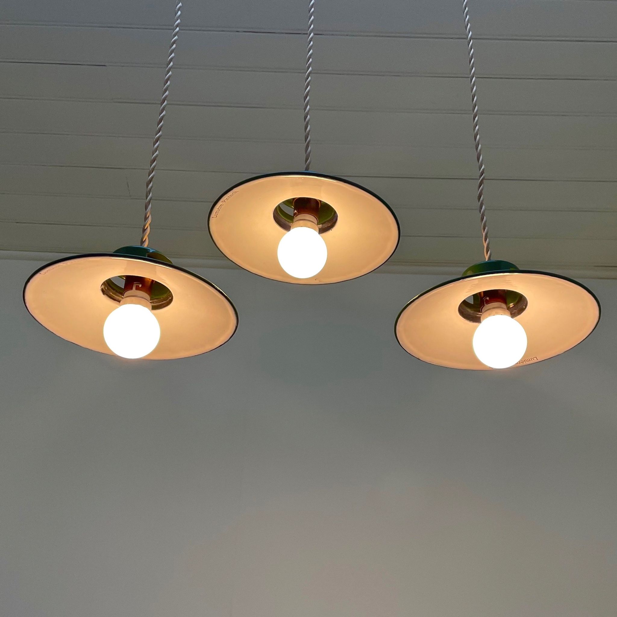 Enamelled industrial hanging lamp