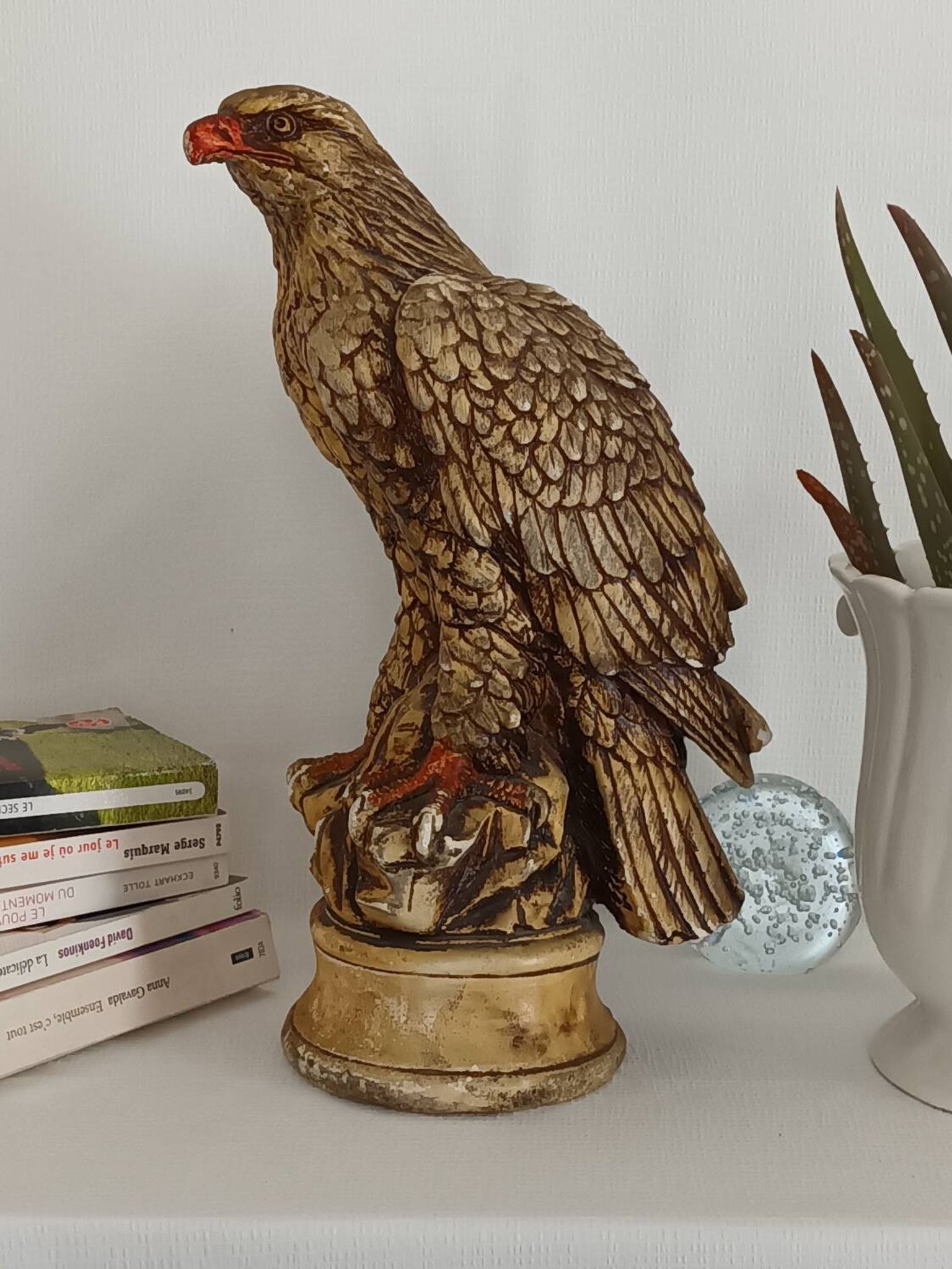 Statue d'aigle en plâtre vintage