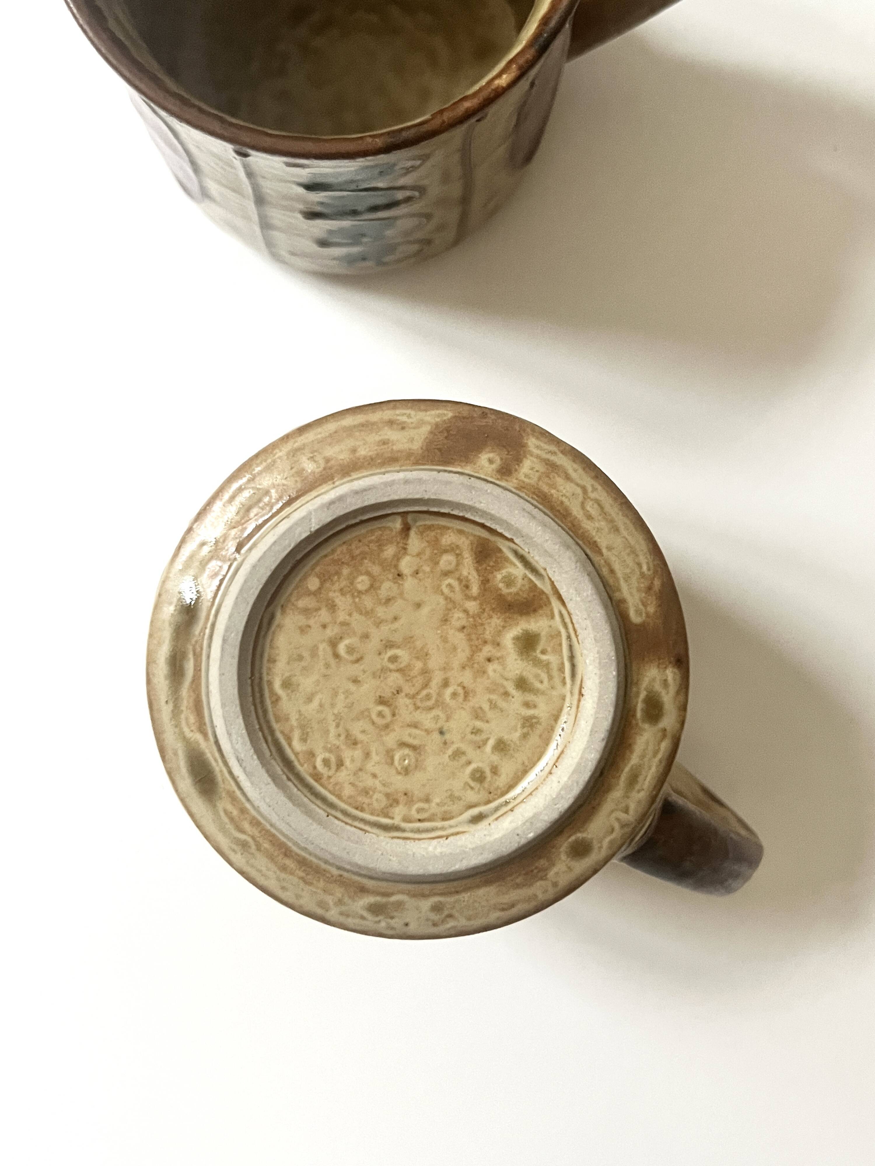 Set of 2 glazed ceramic coffee mugs from around 1970.