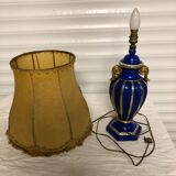 Lamp foot and its lampshade