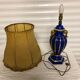 Pied de lampe et son abat-jour