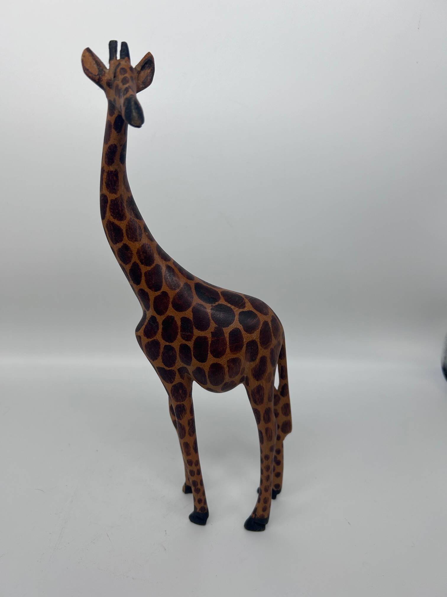 2 girafes en bois sculpté