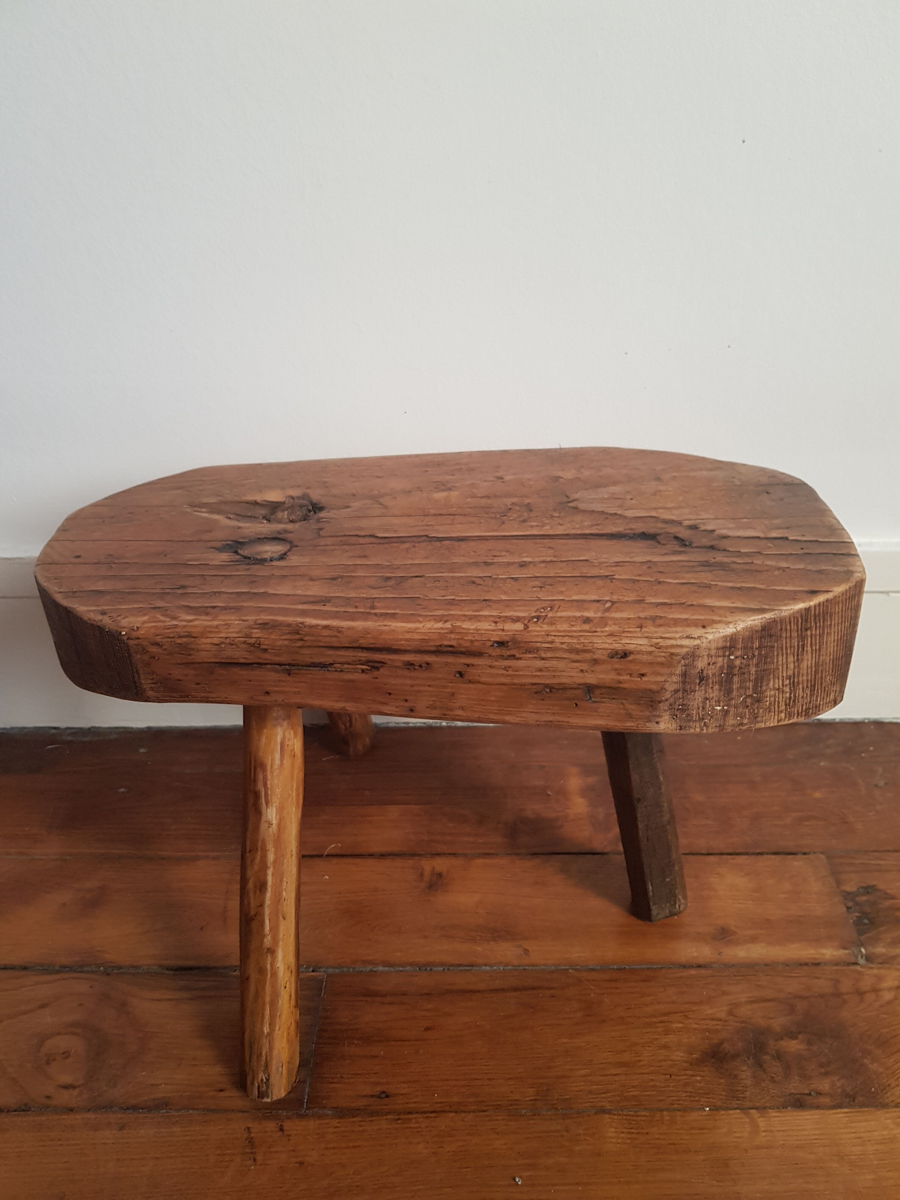 Vintage tripod stool low