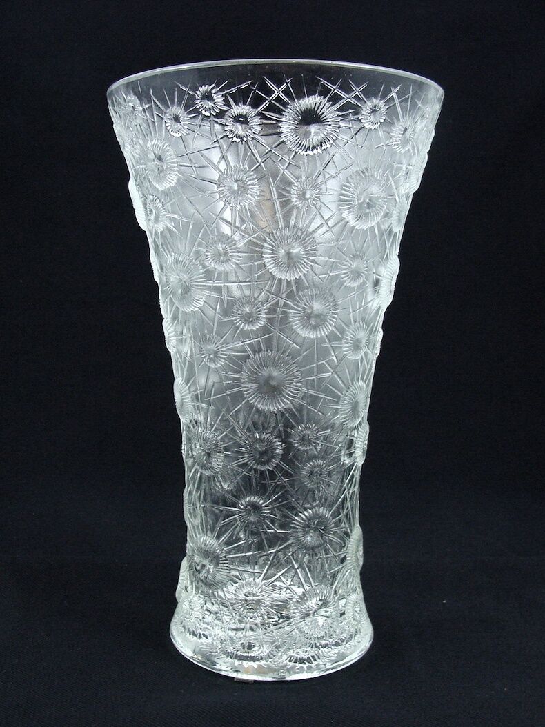 Vase 1960 with stylized flowers.