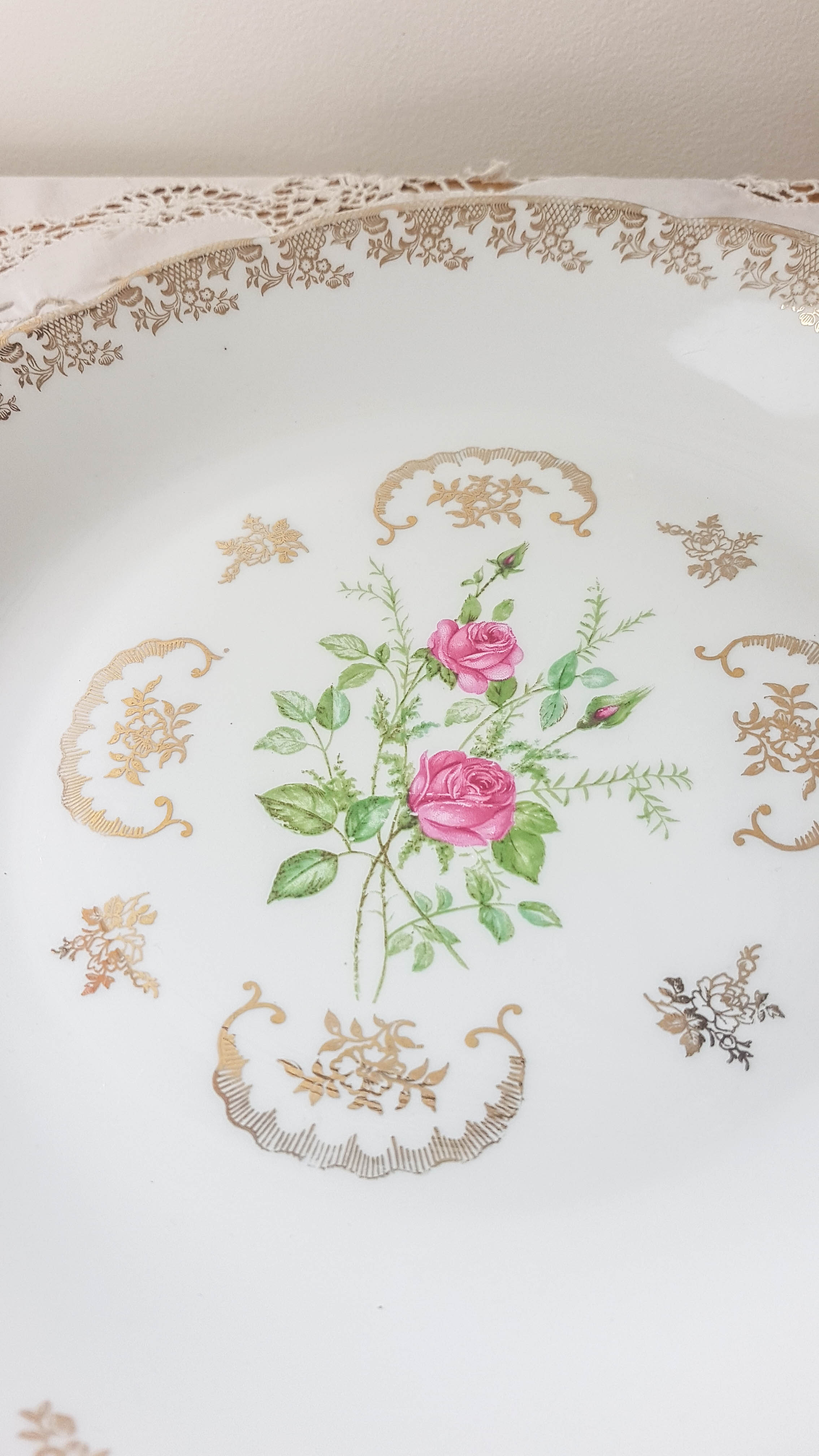 Round flat hollow Limoges FD Chauvigny White golden rose pattern
