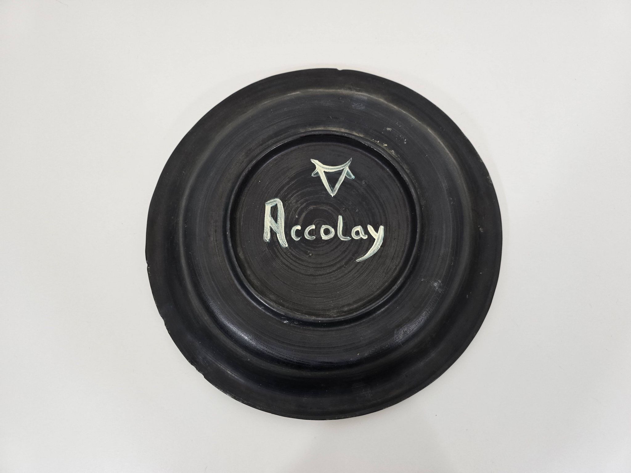 Decorative dish with a woman's face signed Le Tignard – Accolay, France 1970