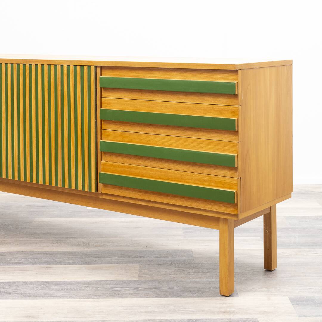 Enfilade des années 60 design scandinave,portes à rainures verte