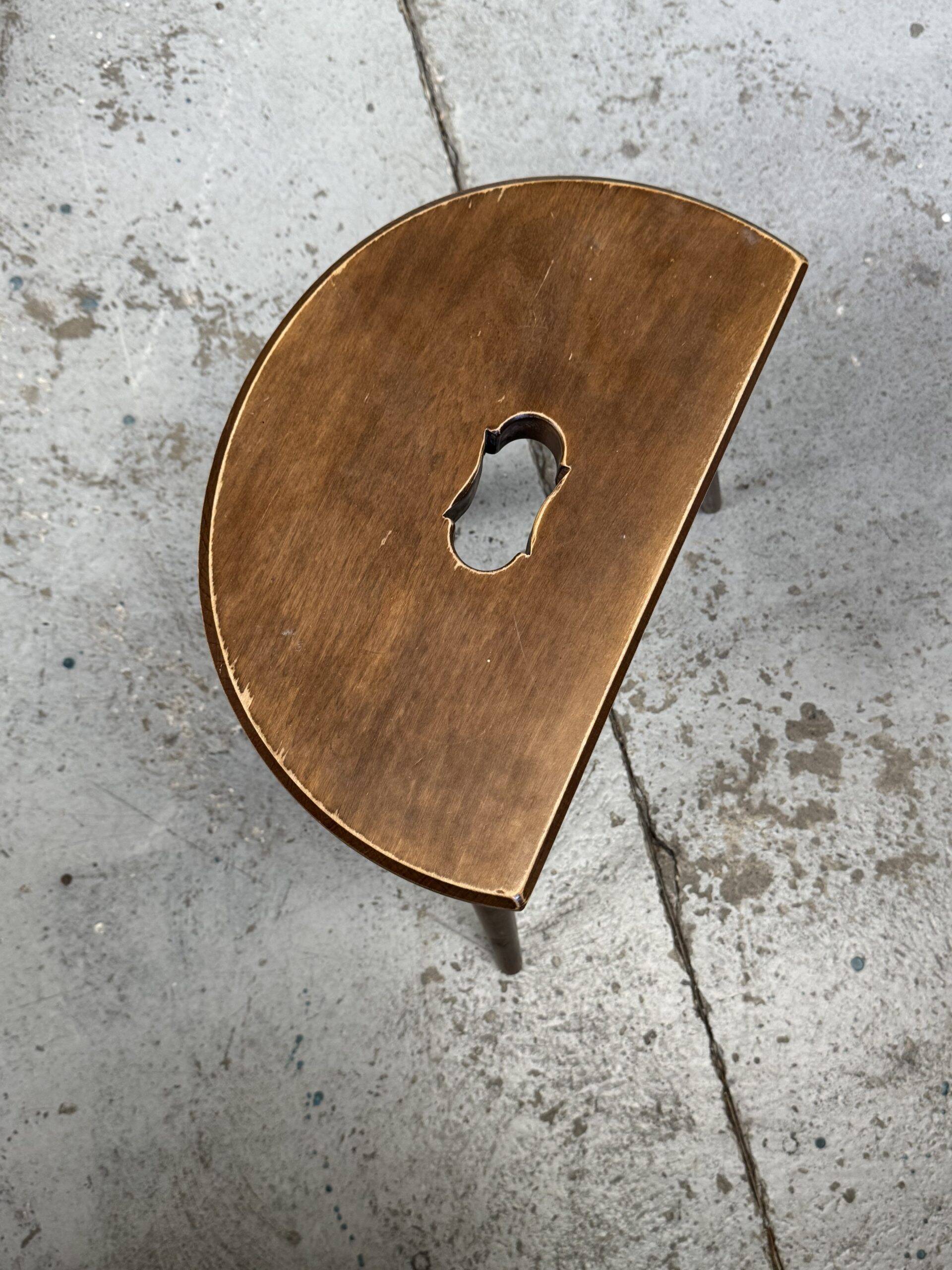 Tabouret tripode