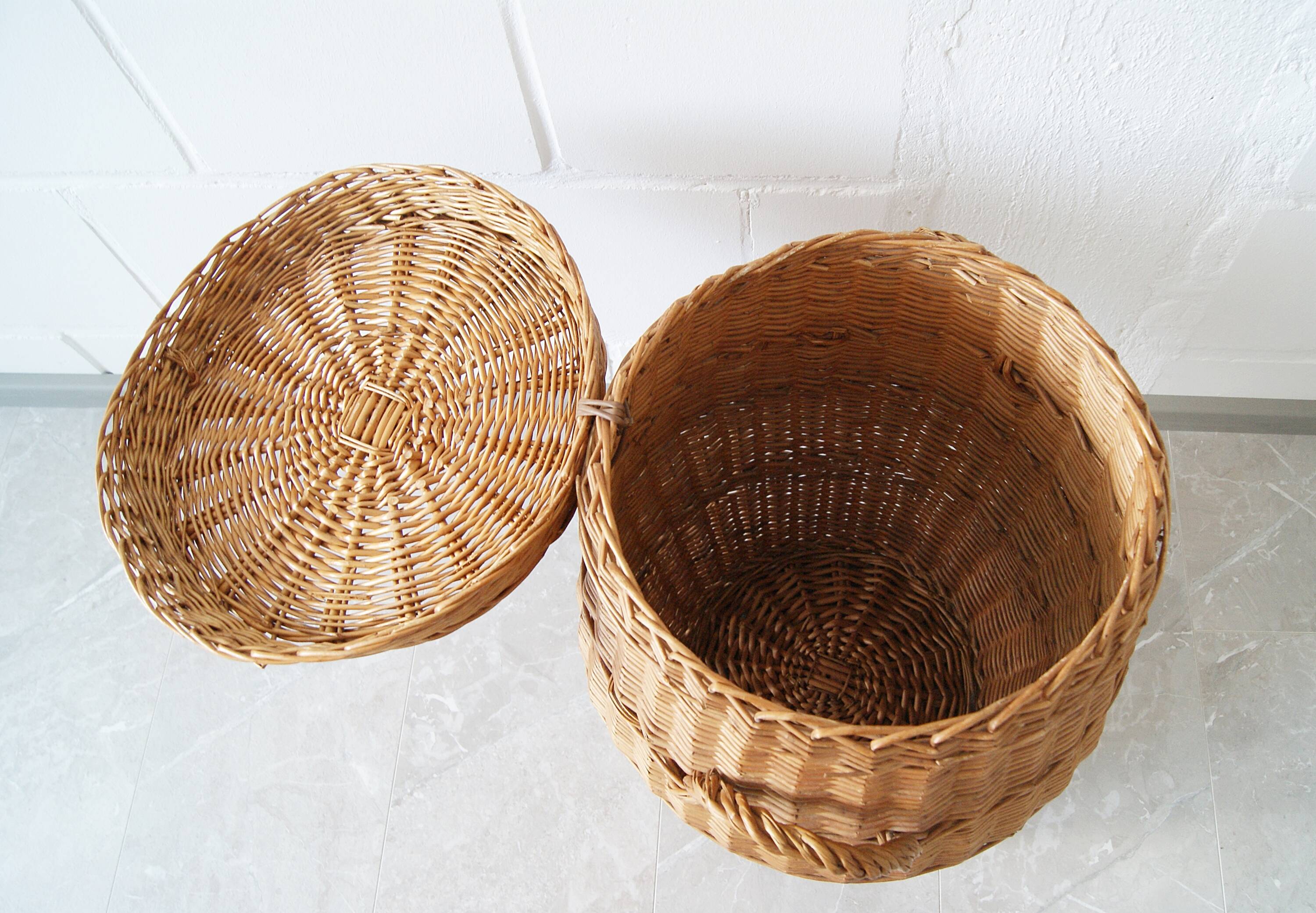 large round basket with lid, wicker basket, rattan basket, laundry container