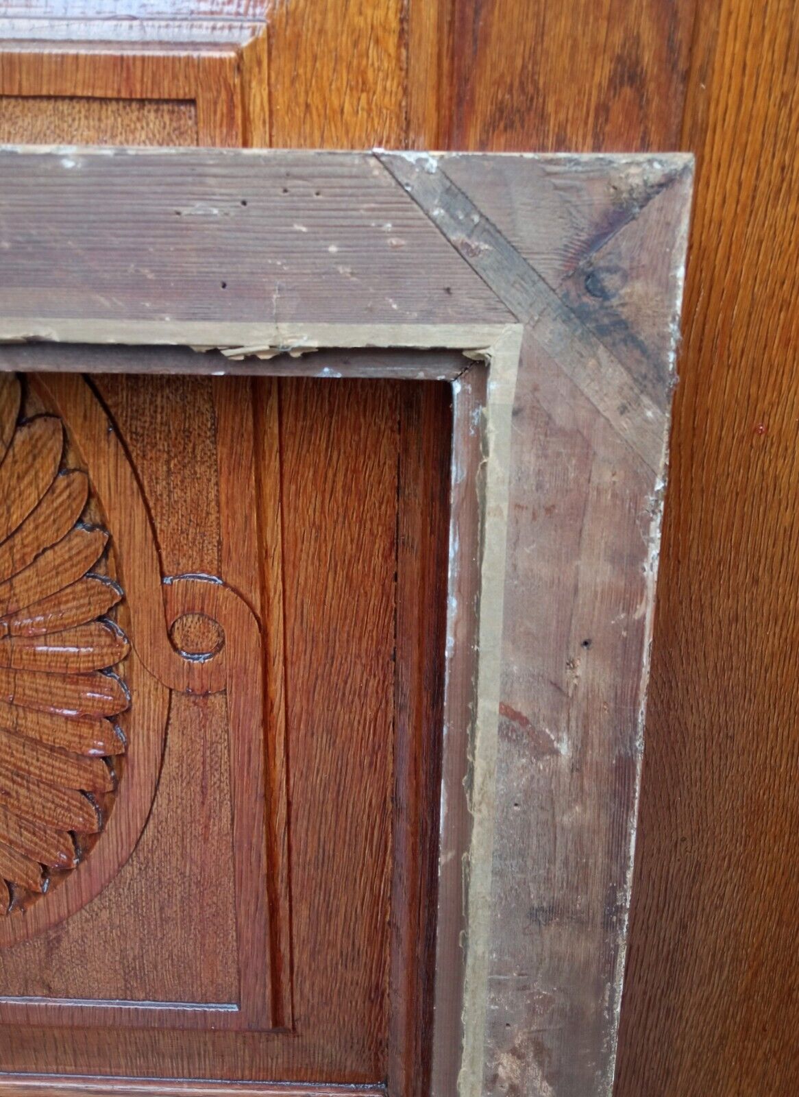 Old Montparnasse frame with keys and gilded leaf - Format 15 P - circa 1950