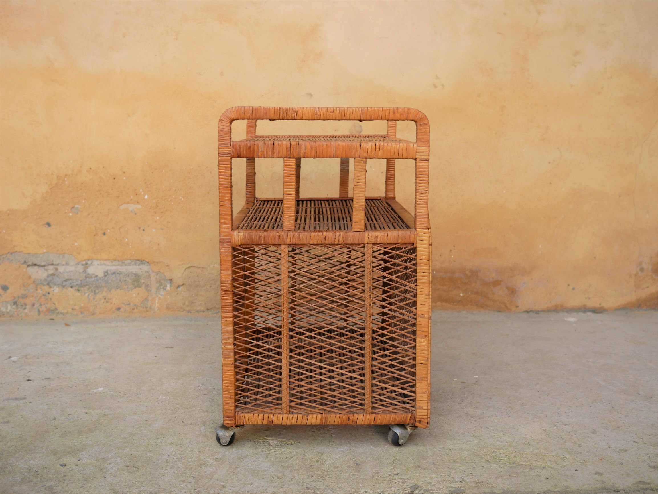 Meuble de rangement vintage en rotin