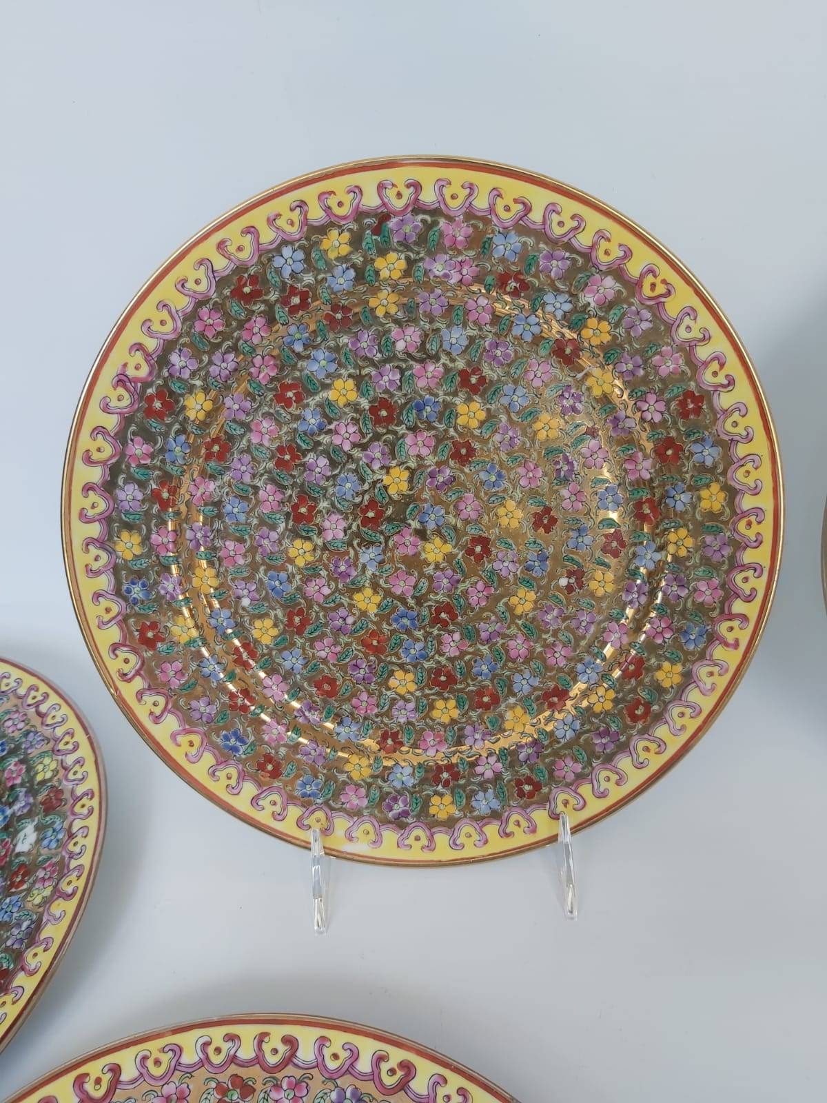 Sis porcelain plates decorated with "Thousand Flowers", China