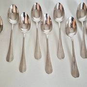 Dessert spoons, silver coffee spoons, small Baguette spoons.