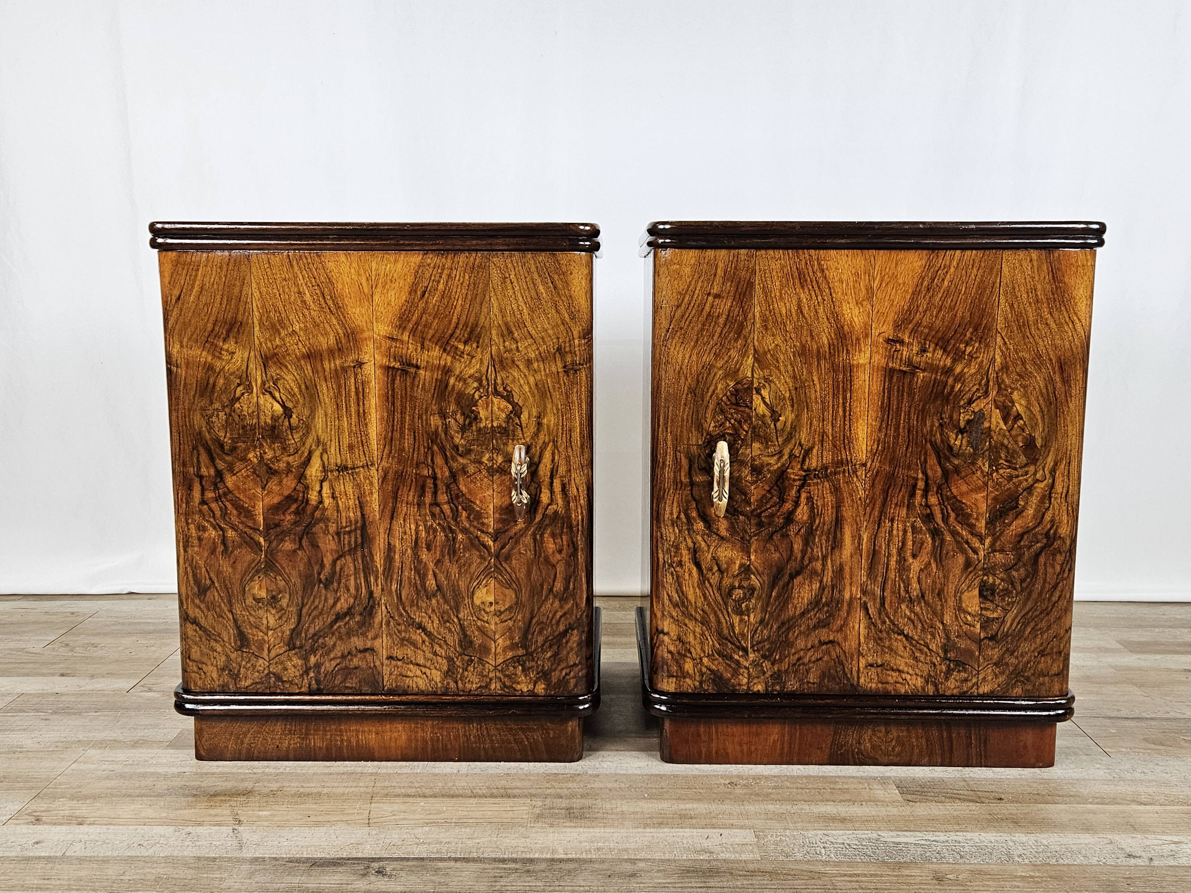 1940 Art Decò nightstands in walnut with door and shelf