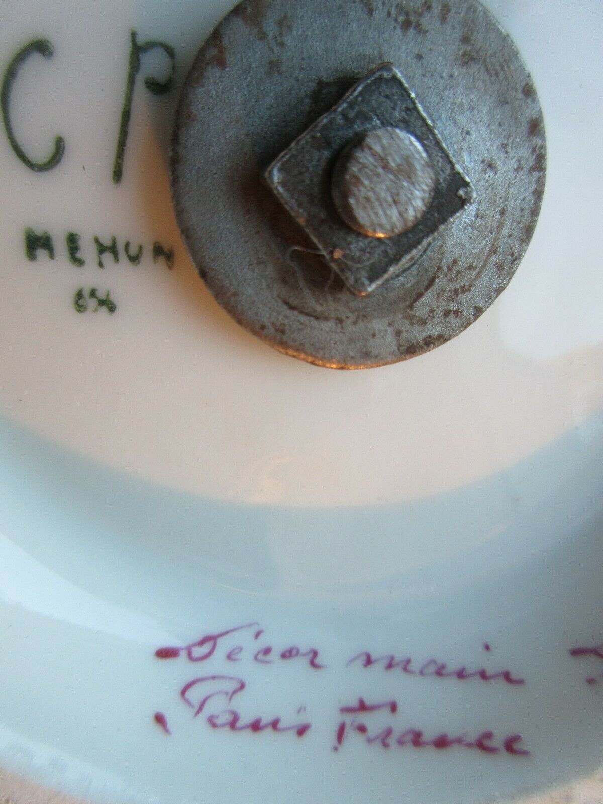 Vase porcelaine de Paris Empire forme balustre anses cygnes Or fin signé Mehun