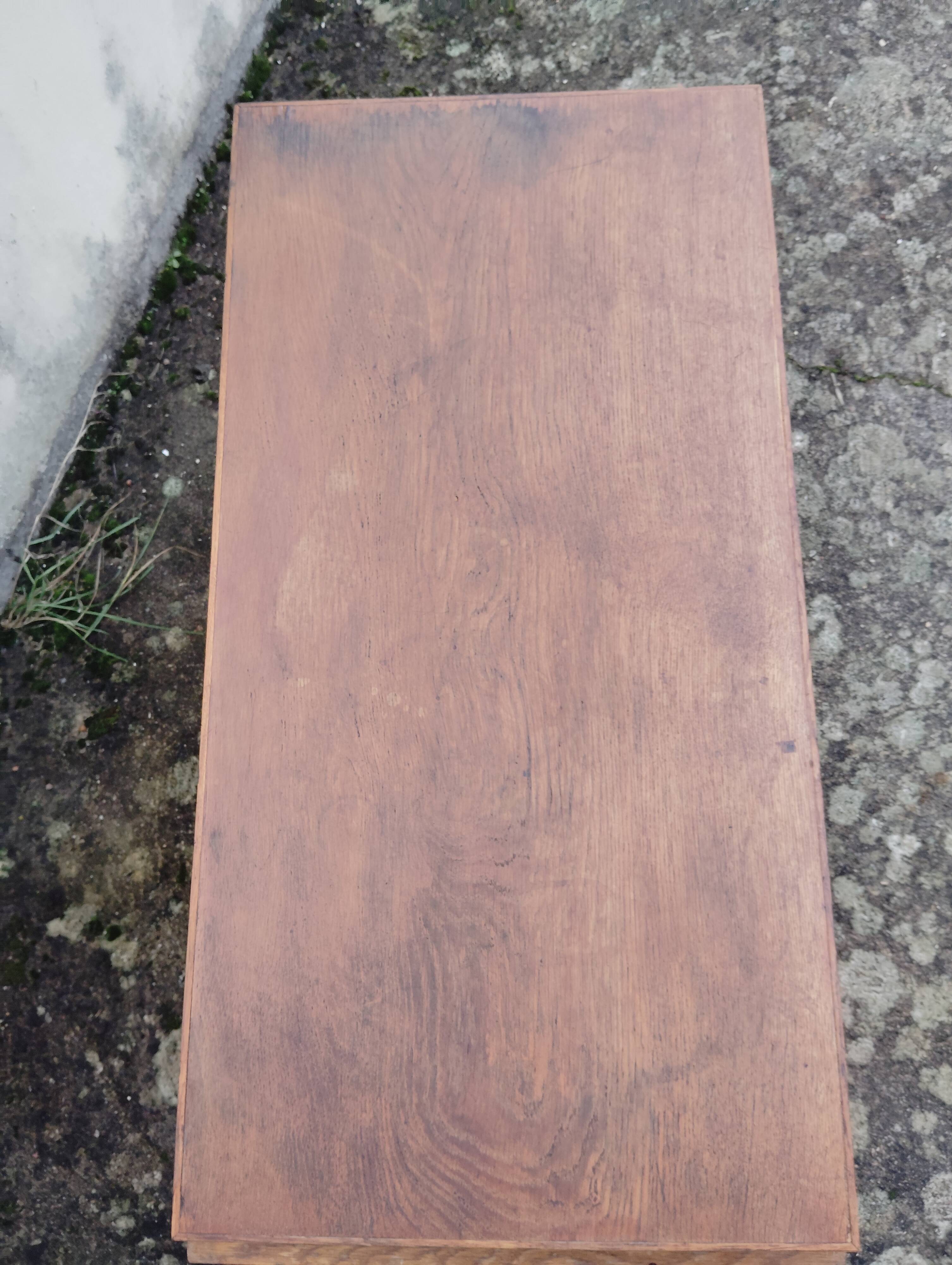 Mini teacher's desk with small footprint