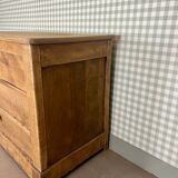 Walnut chest of drawers