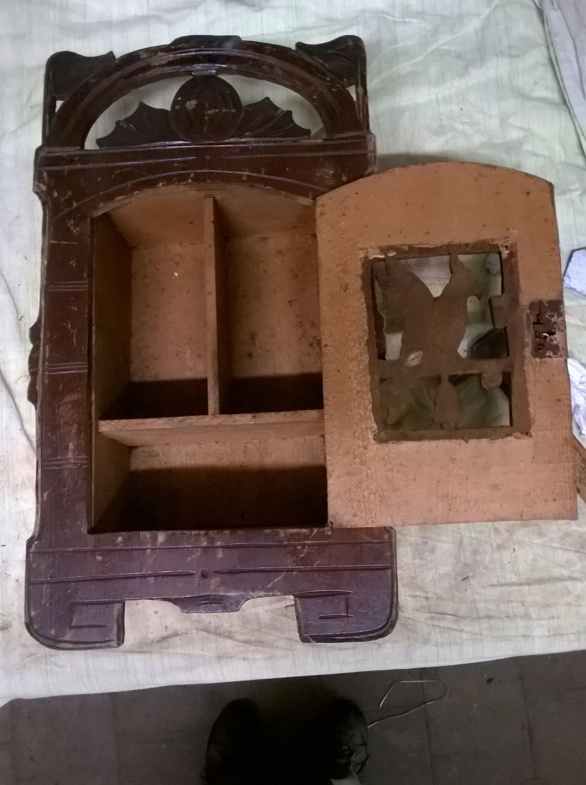 Wardrobe bird décor