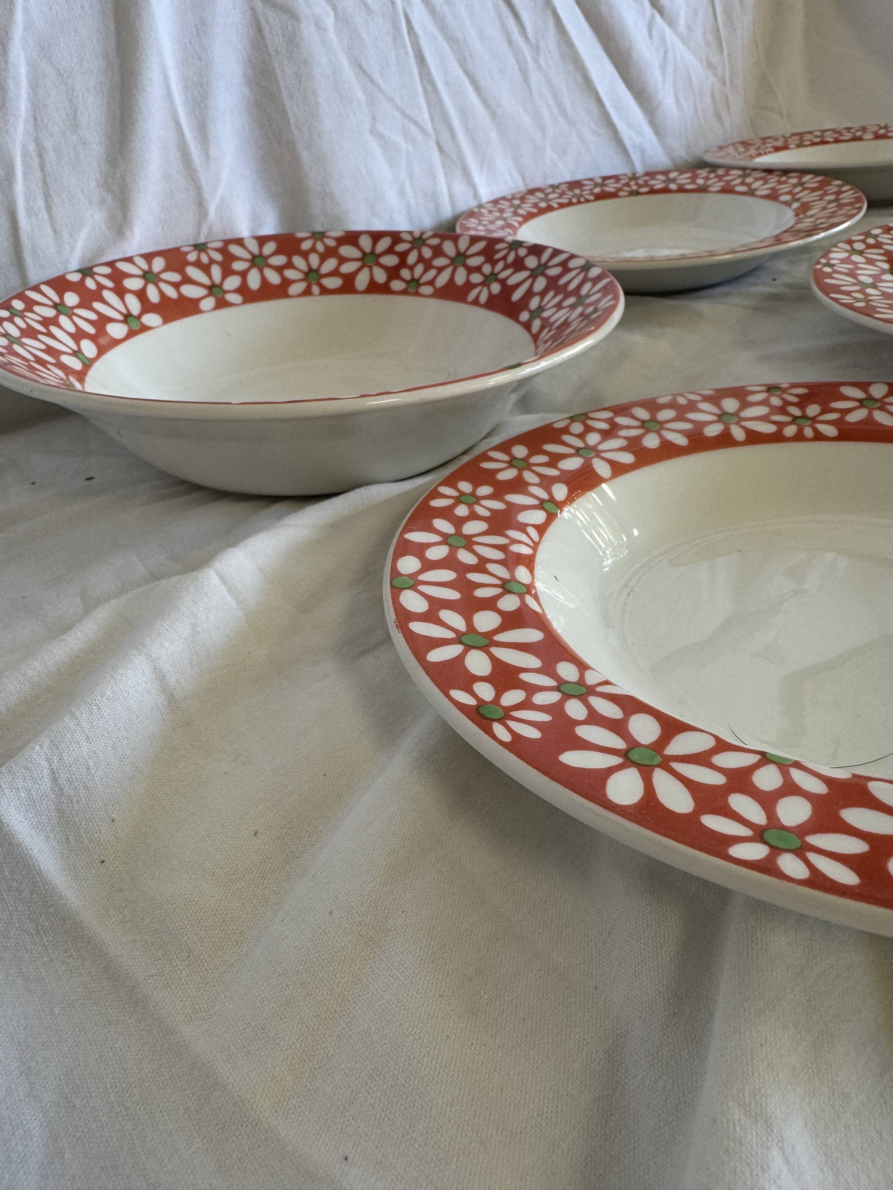 Deep plates and flower dish