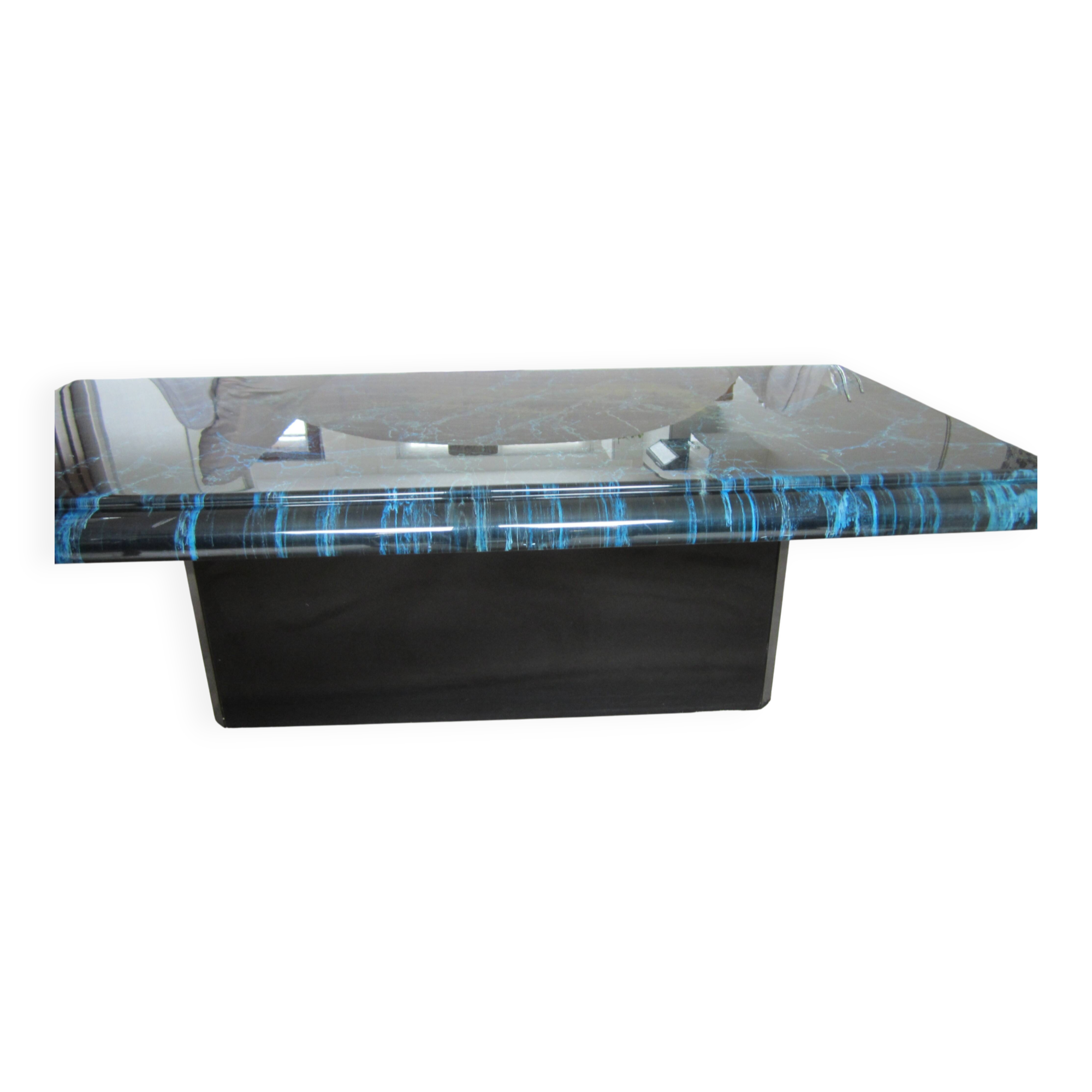 Table basse en laque façon marbre bleu à reflets verts