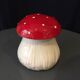 Bonbonniere representant un champignon