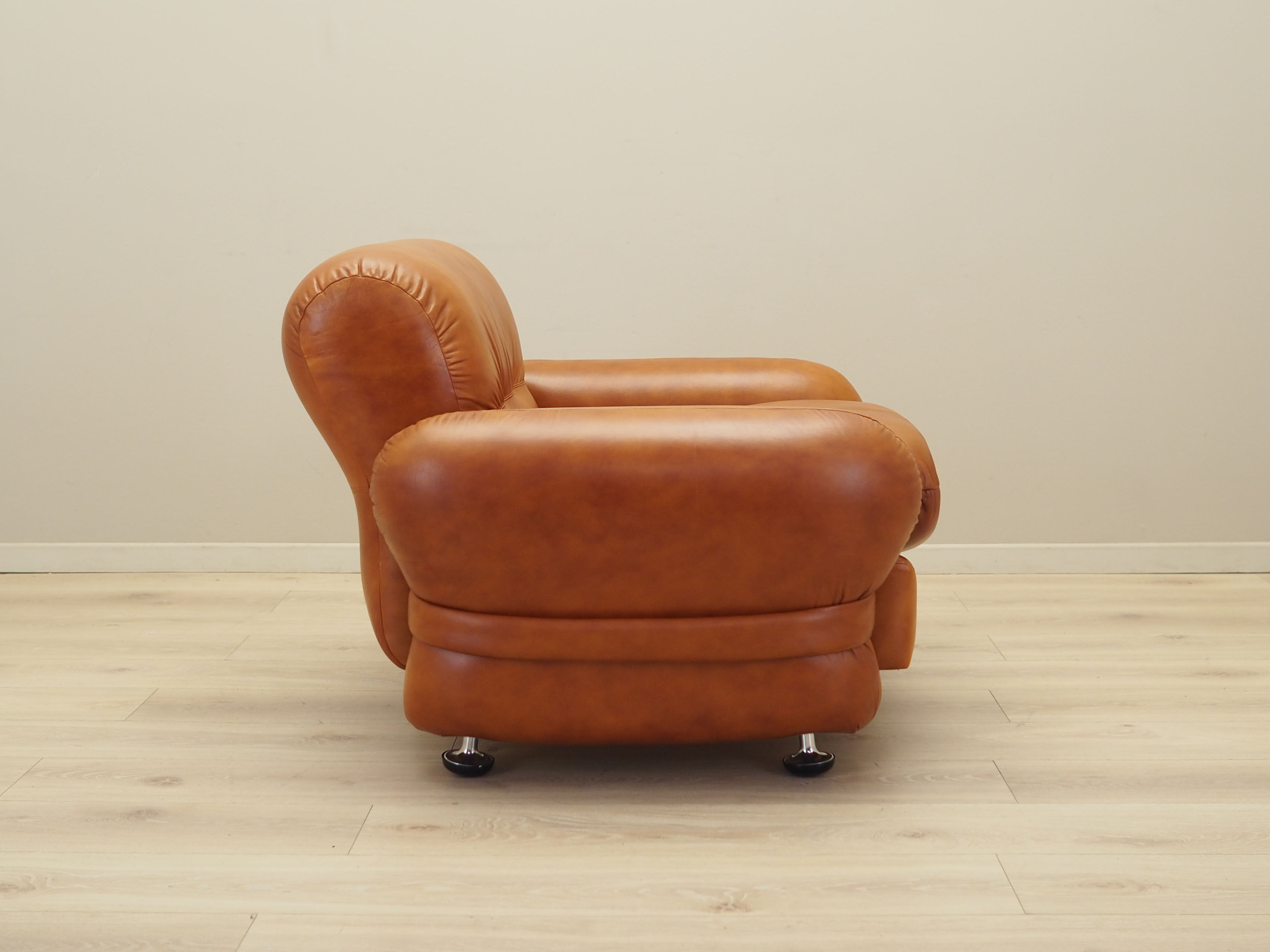 Leather armchair, Italian design, 1970s, production: Italy
