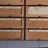 Notary's furniture with clamshells