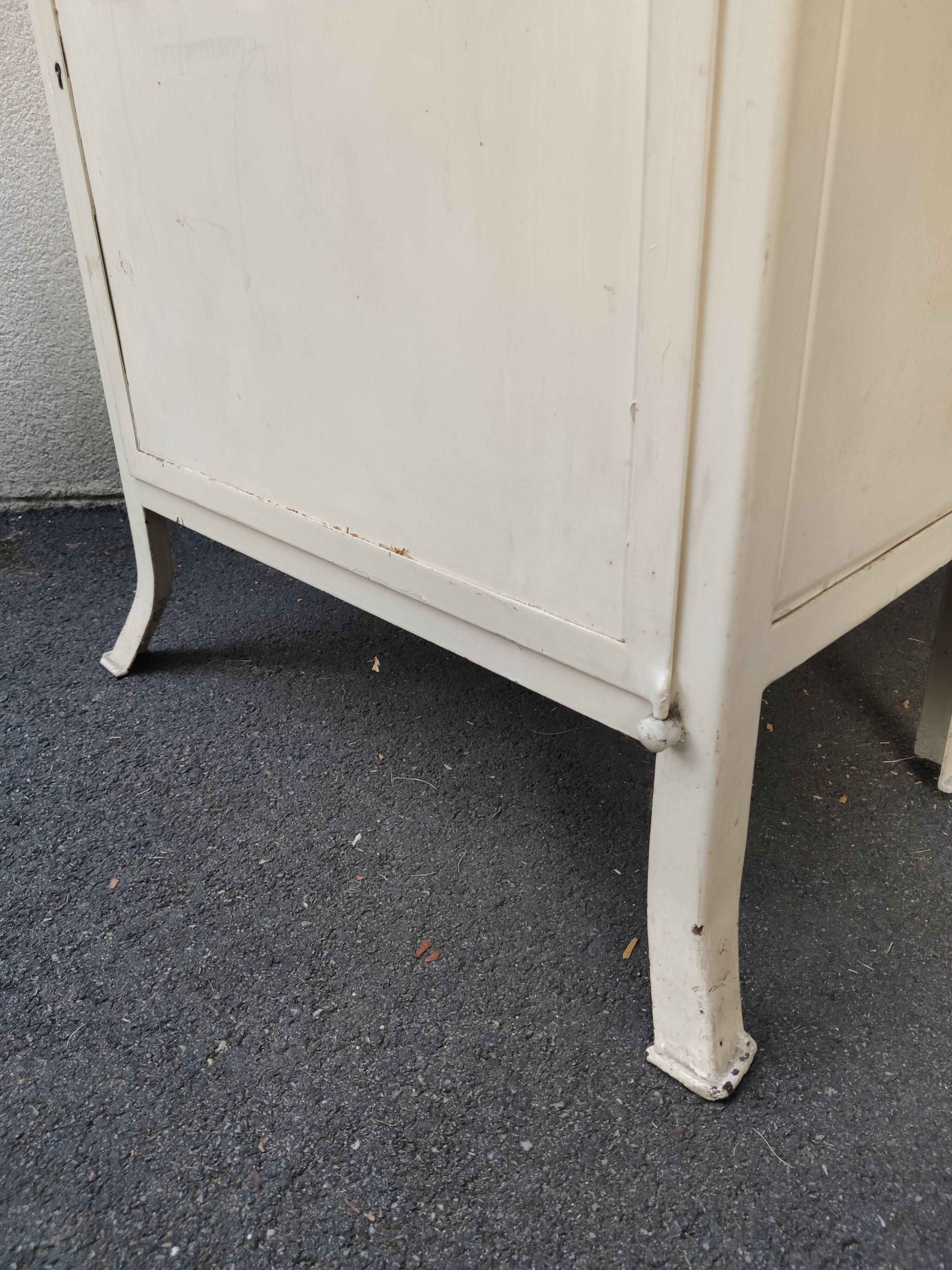 Old medical showcase