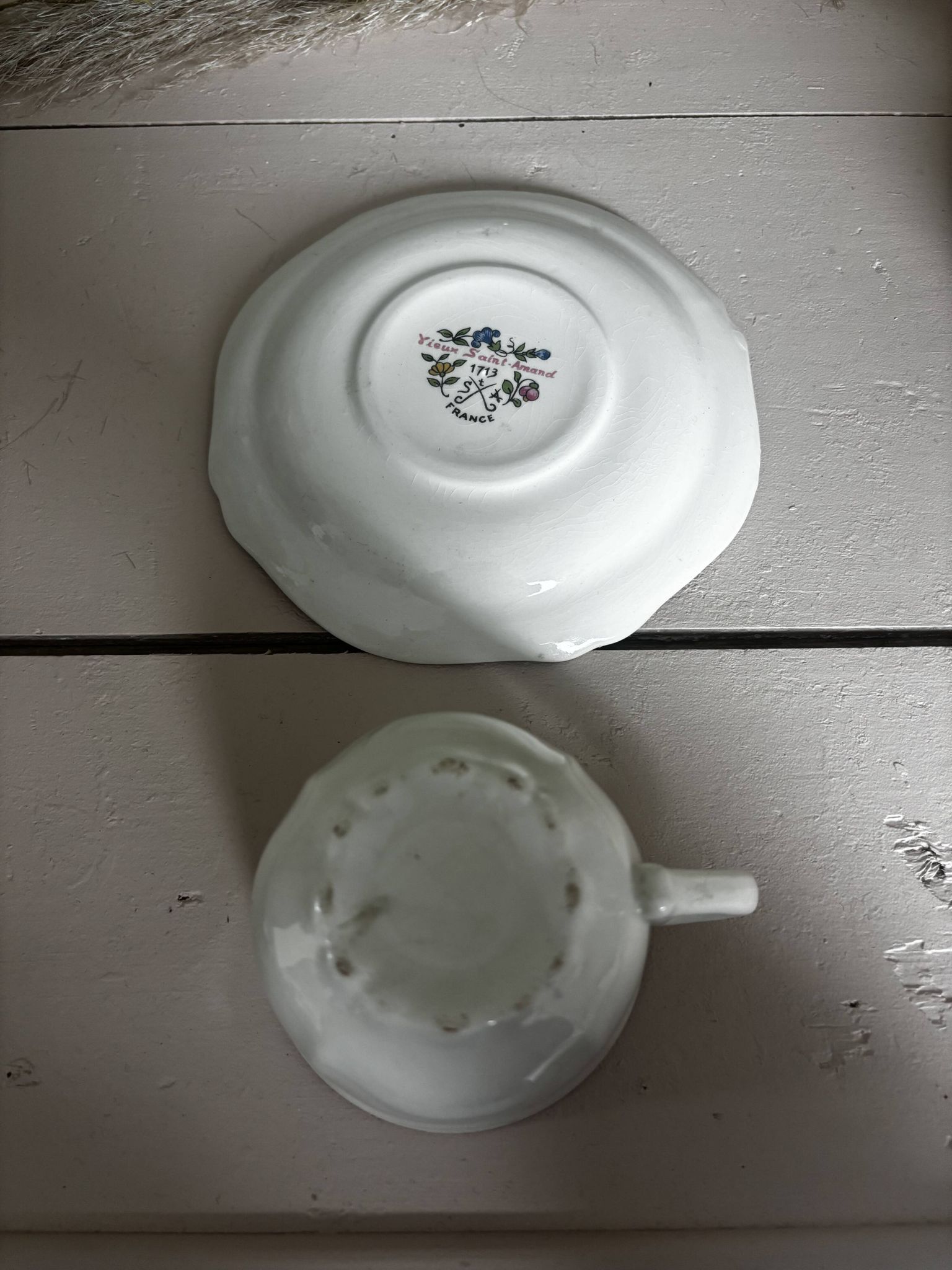 Duo of cups and saucers Old Saint Amand