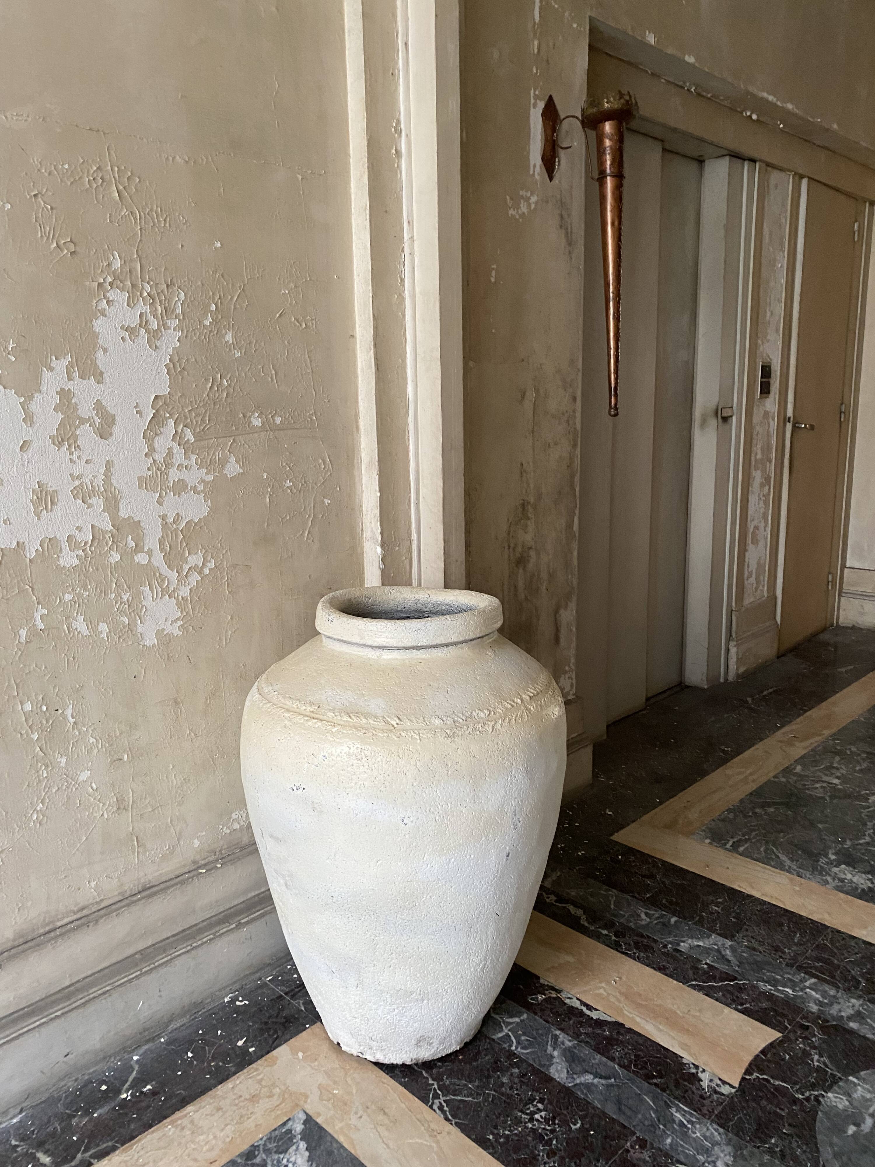 Beige Indian terracotta jar