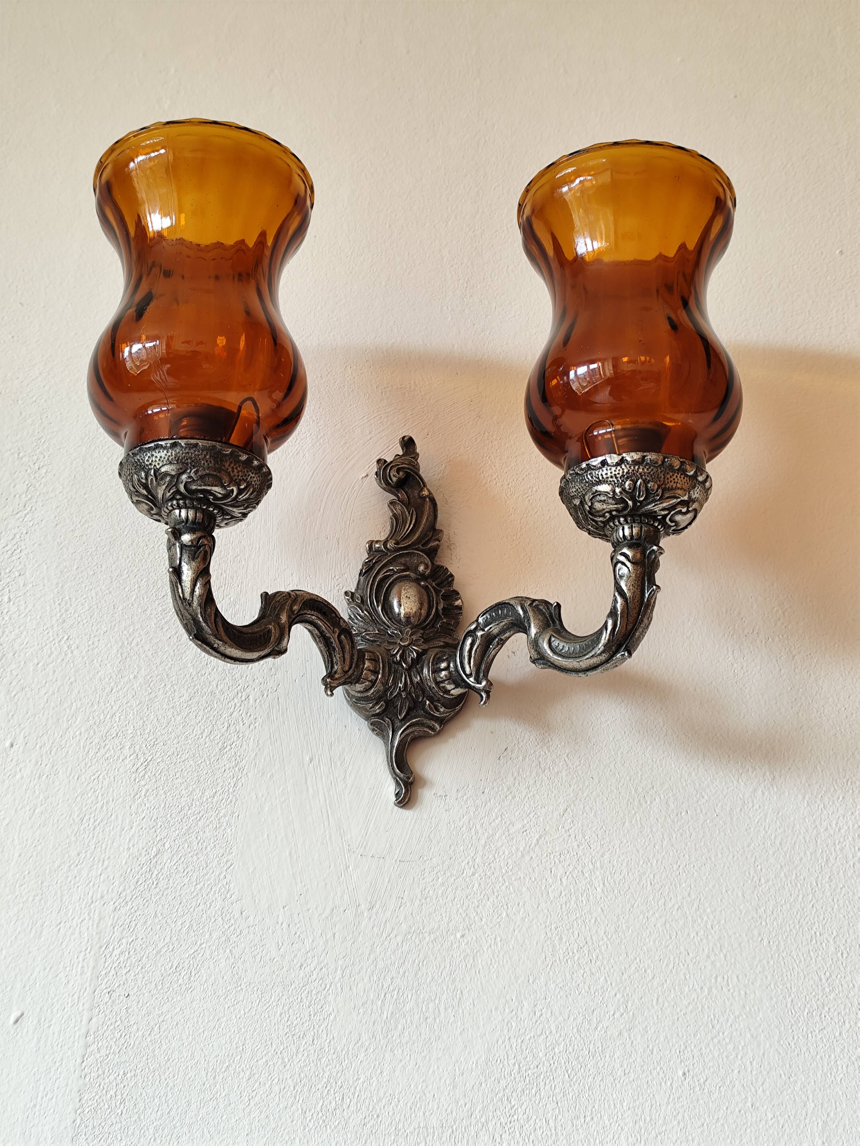 Silver-colored chiseled metal wall light, 2 lights with orange glass tulip