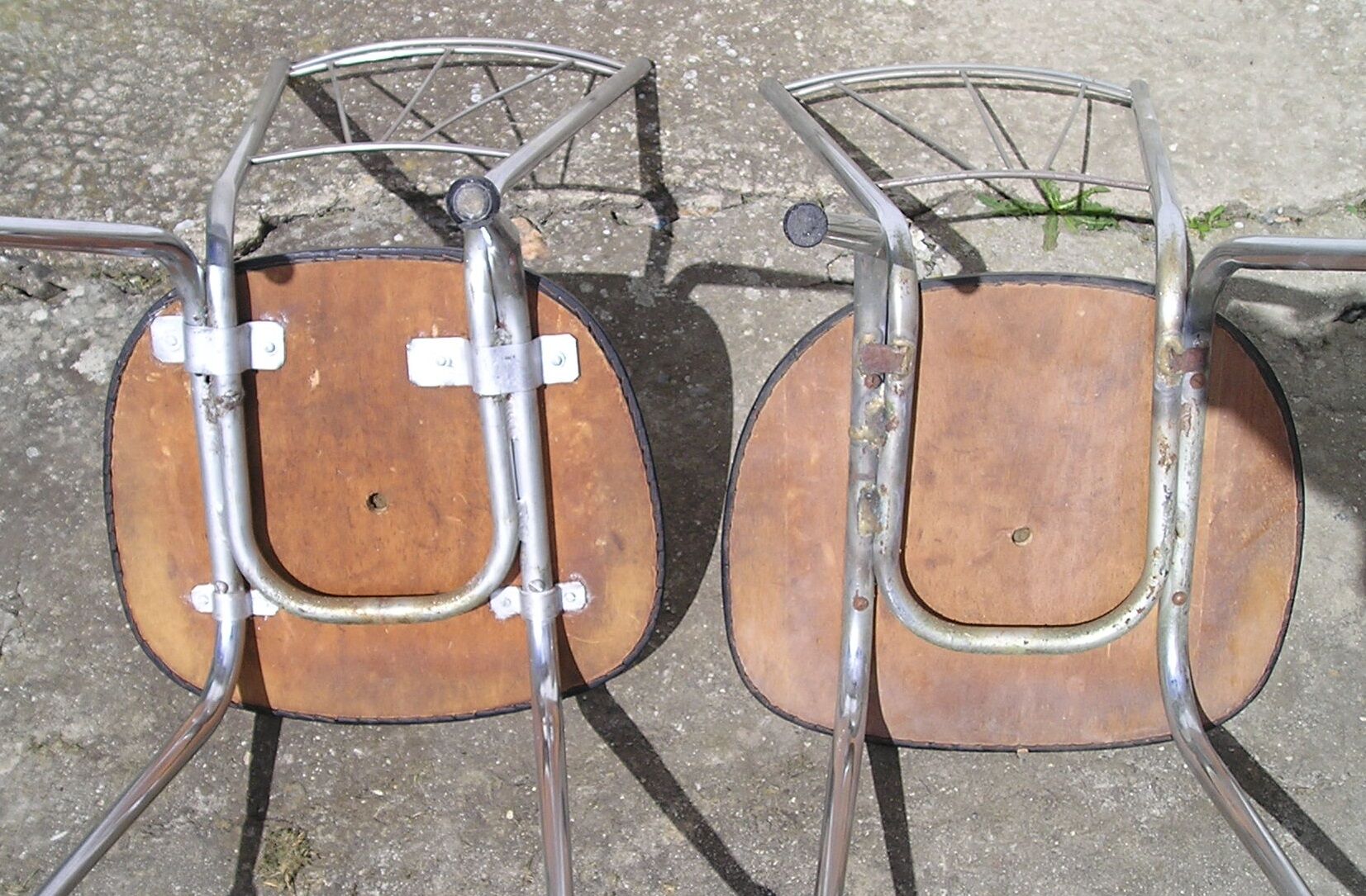 Lot of 2 vintage 70's chairs