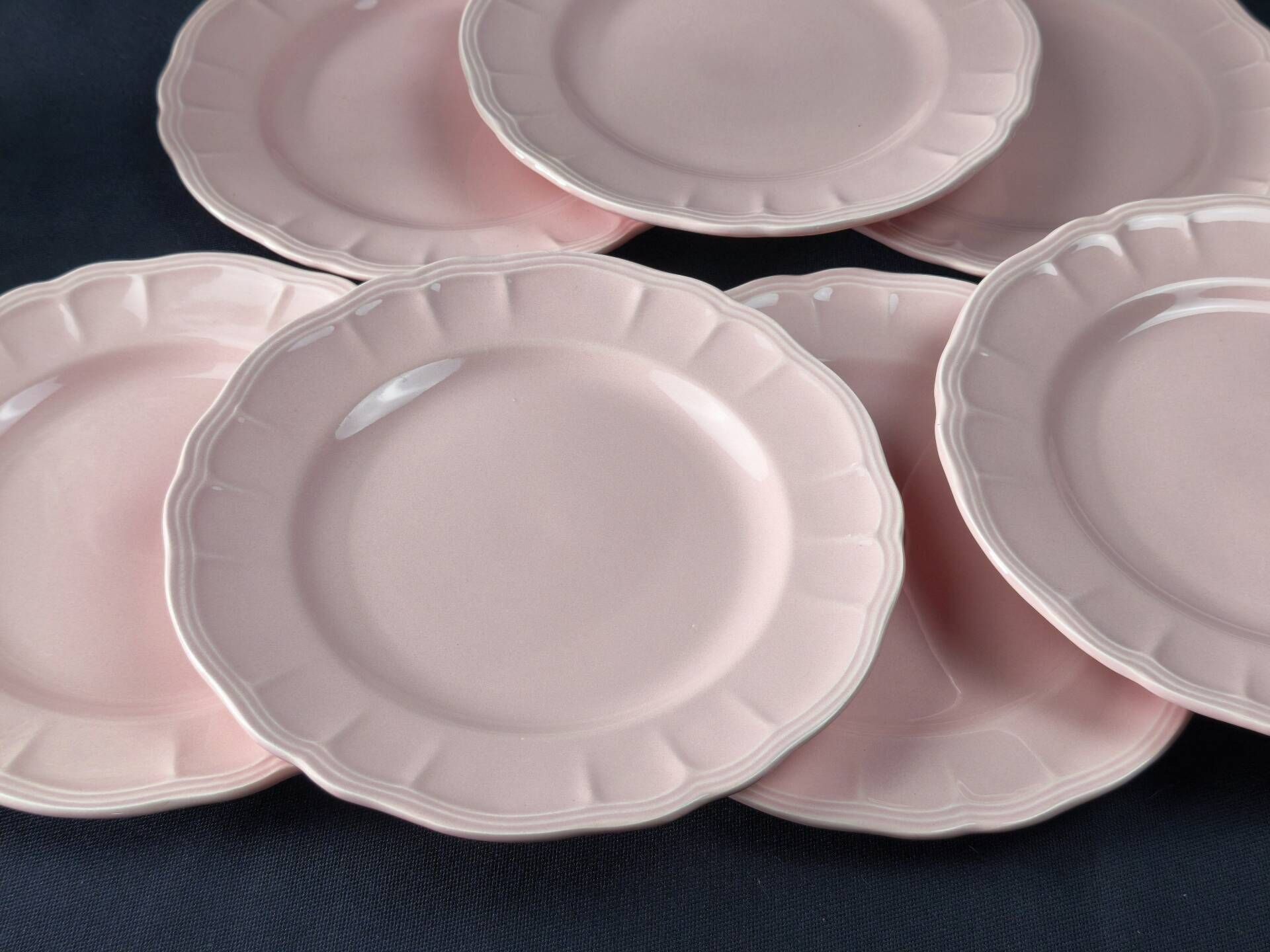 Title: 8 vintage Salins flat plates in powder pink – Ø 25.7 cm