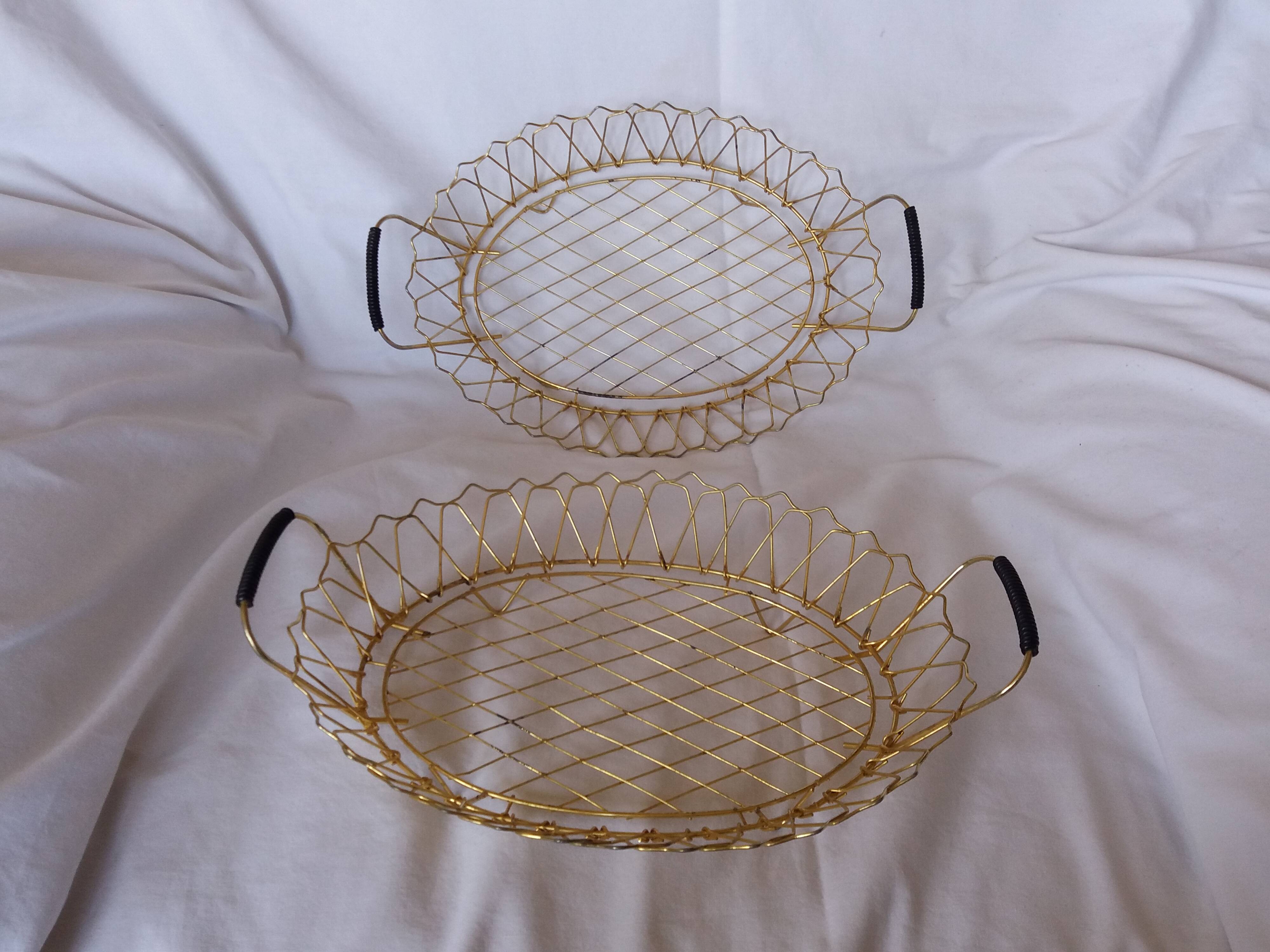 Flat gold metal and scoubidou basket basket