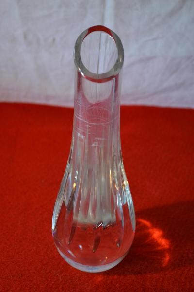 Vase ancien en cristal de Baccarat, col en biseau, éstampille