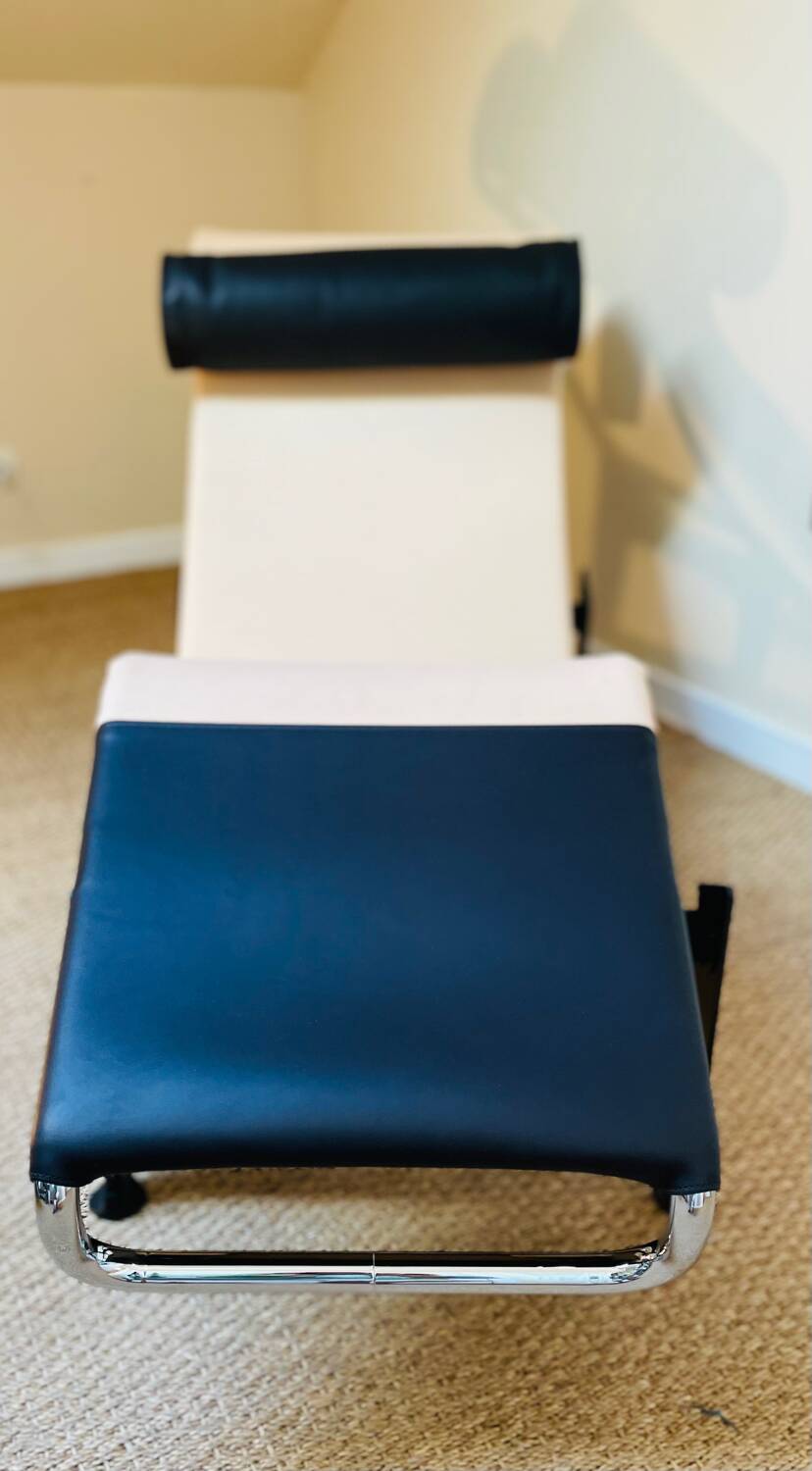 Magnifique LC4 Cassina/Vuitton en hommage à Charlotte Perriand