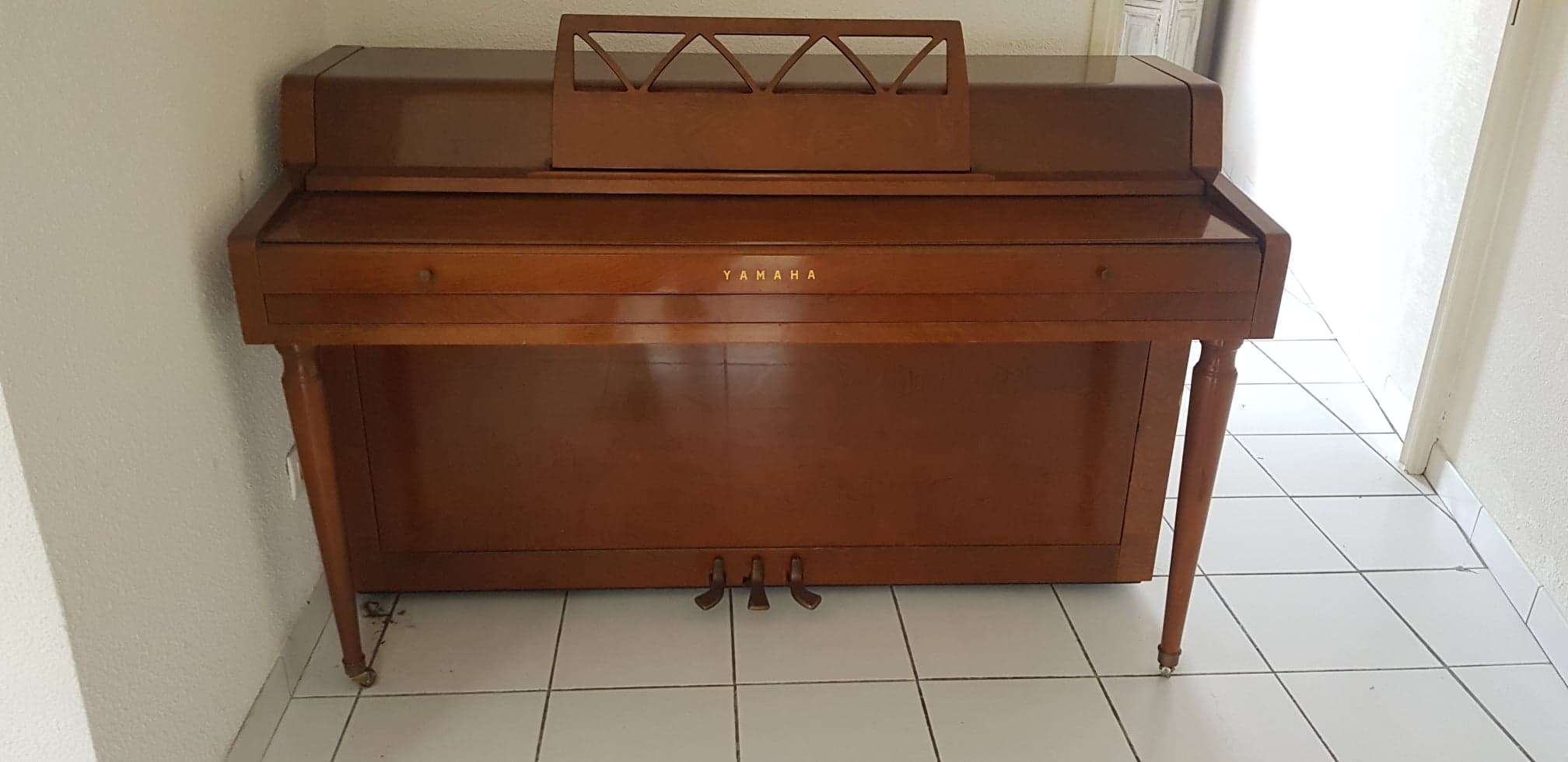 Piano Console Yamaha