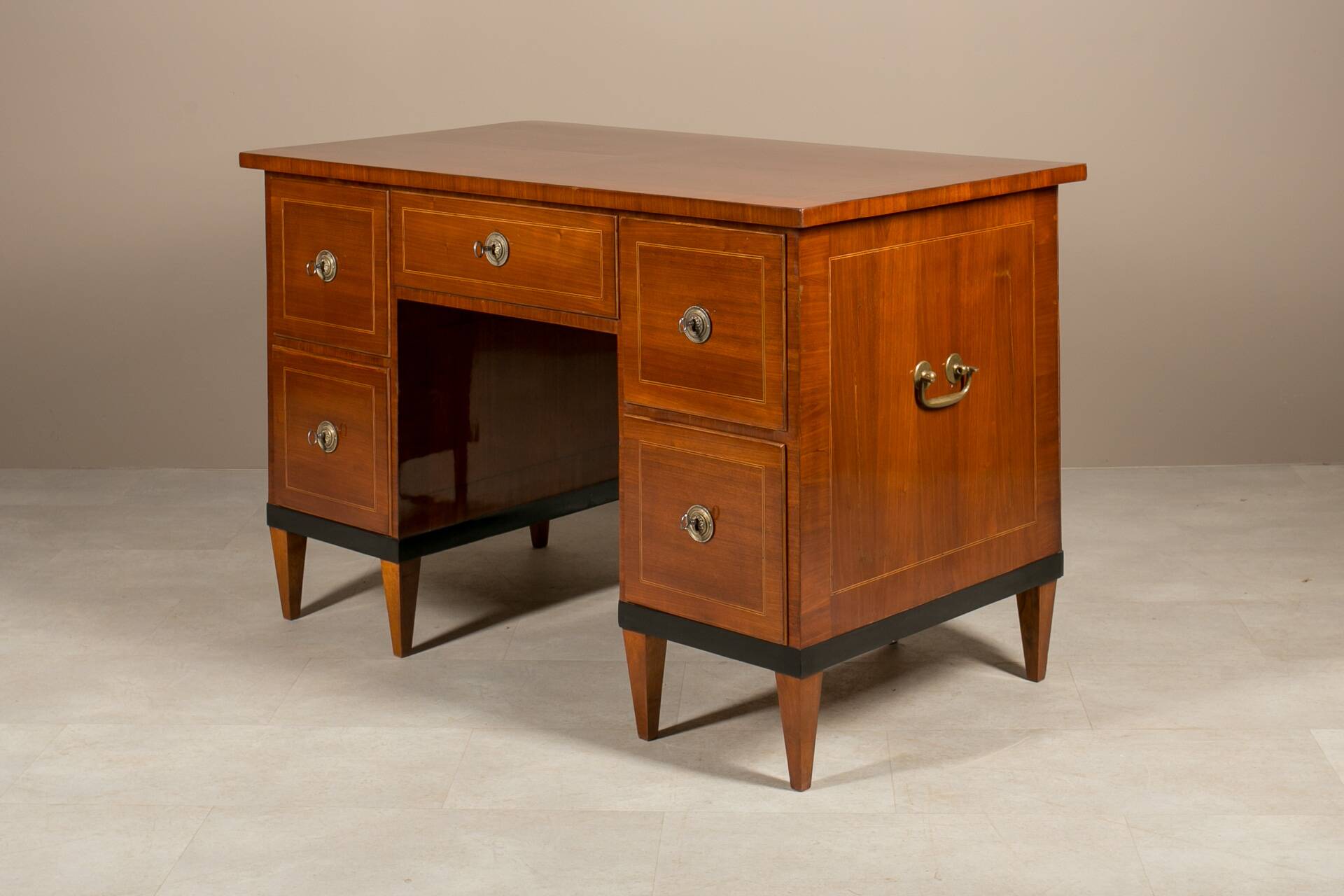 Bureau Biedermeier en placage de noyer, Allemagne, vers 1830