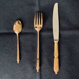 Golden metal dessert service