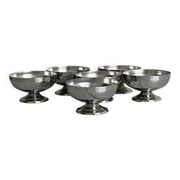 Set of 6 low footed bowls in mirror stainless steel.