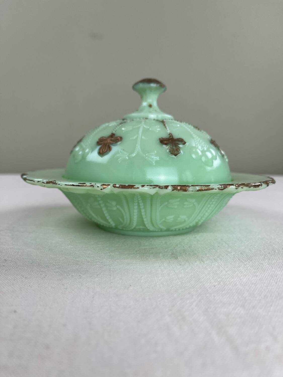Jade green opaline bonbonnière