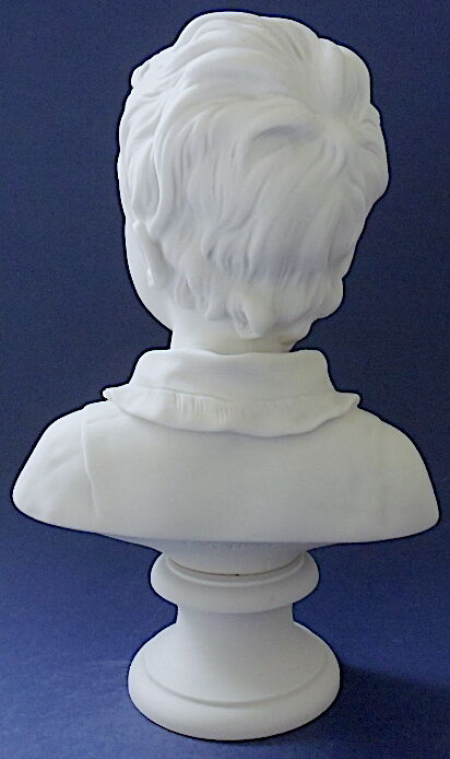 Buste d'enfant en biscuit de porcelaine