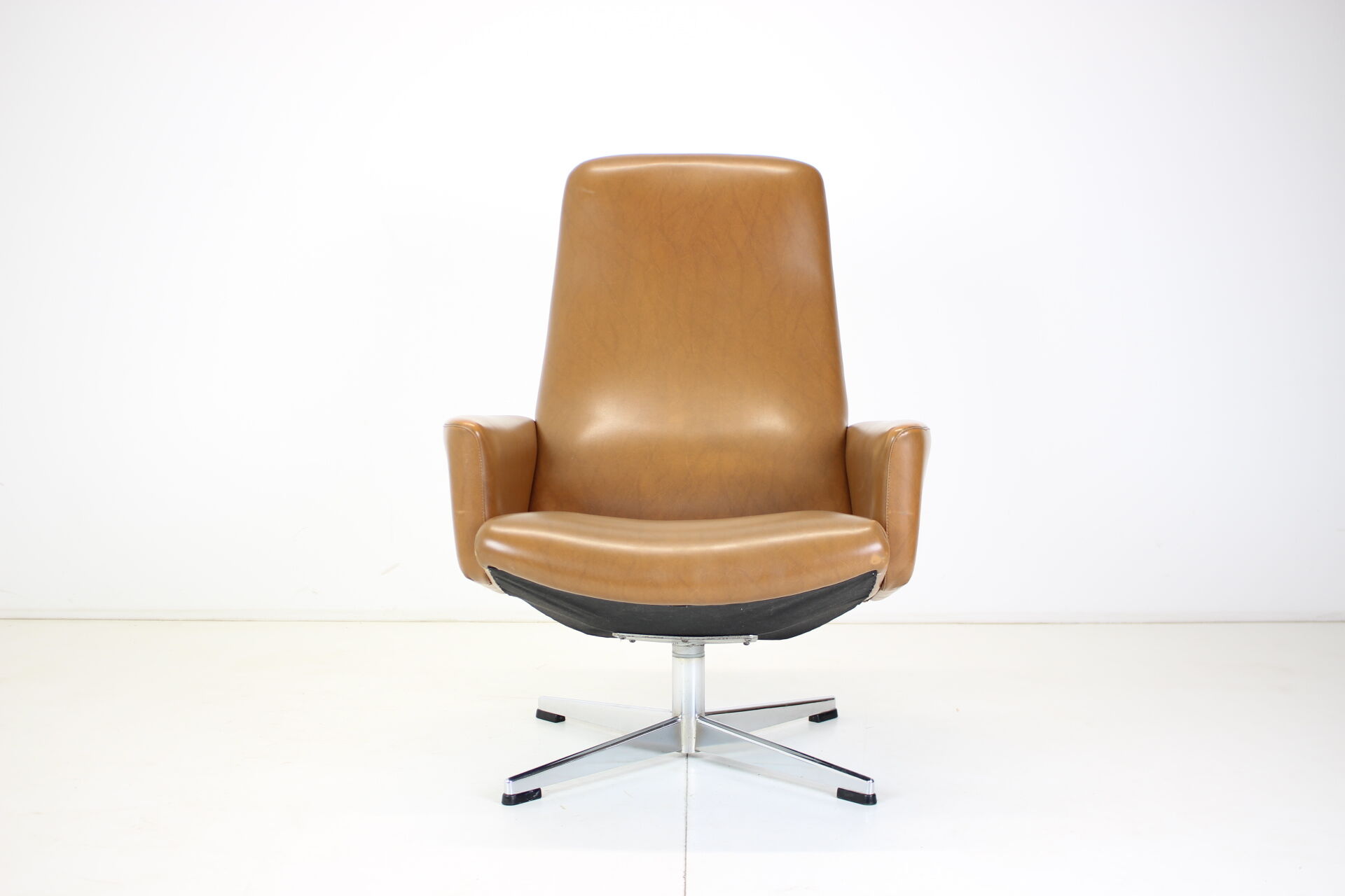 Midcentury Scandinavian Swivel Armchair, 1960s