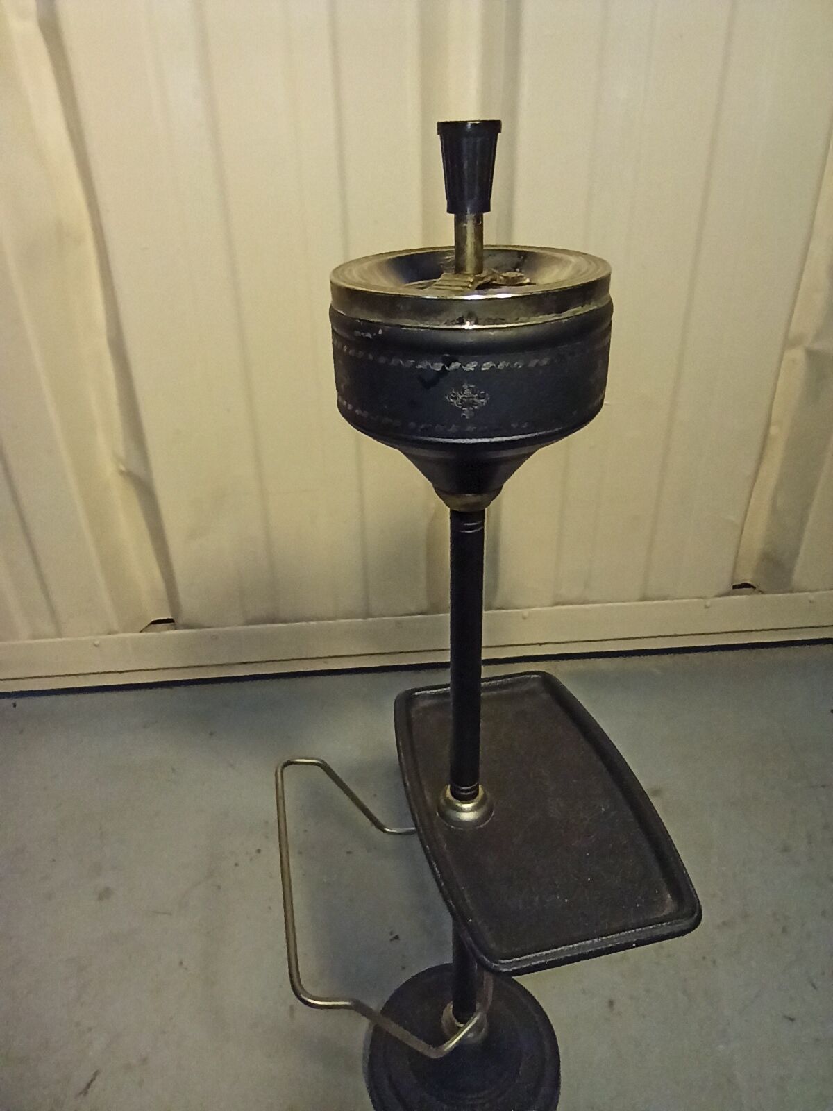 Magazine holders documents on foot ashtray