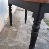 Black pie bistro table