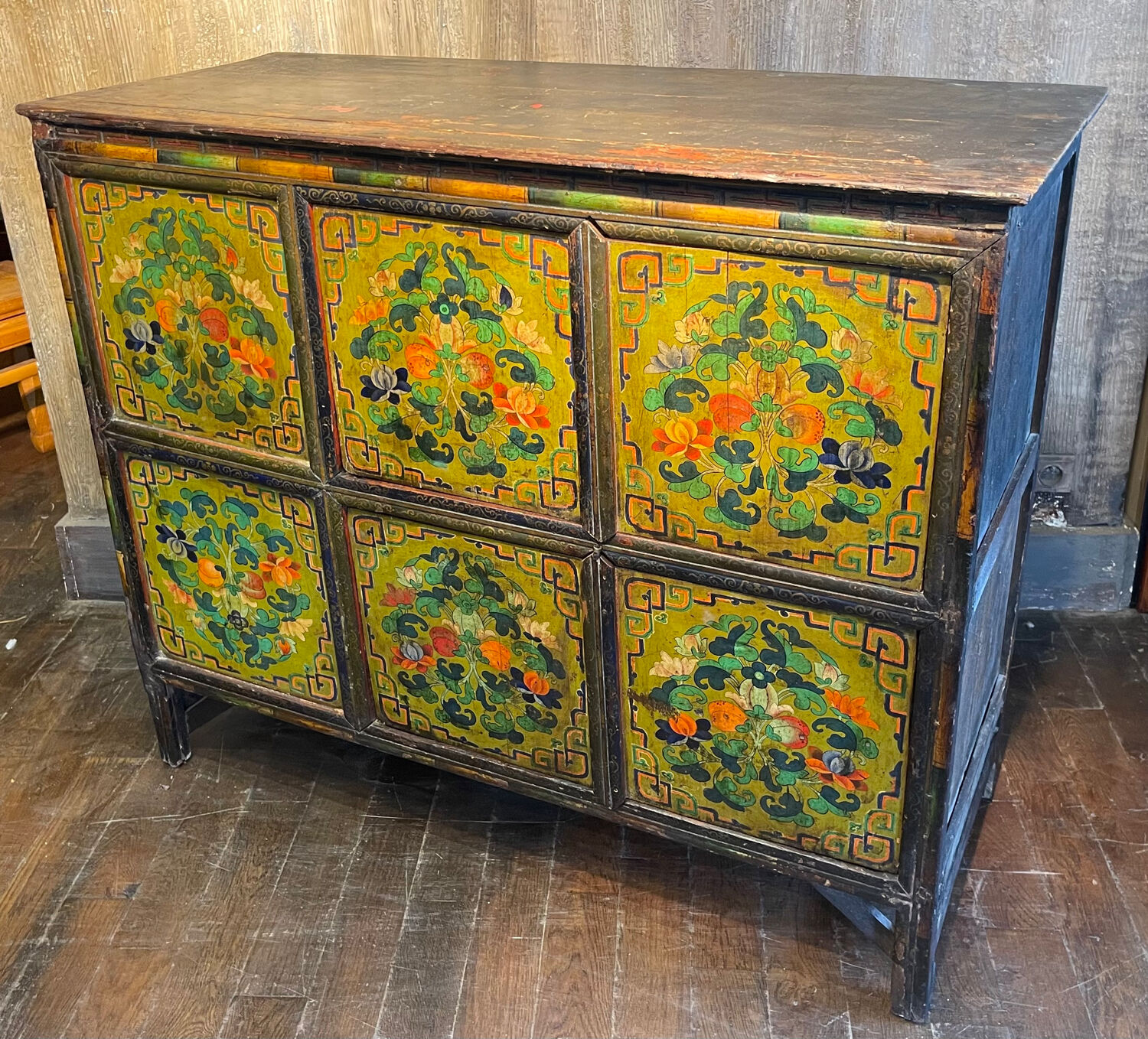 Buffet tibétain 4 portes.