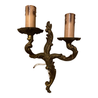 Two-spoke brass wall lamp
