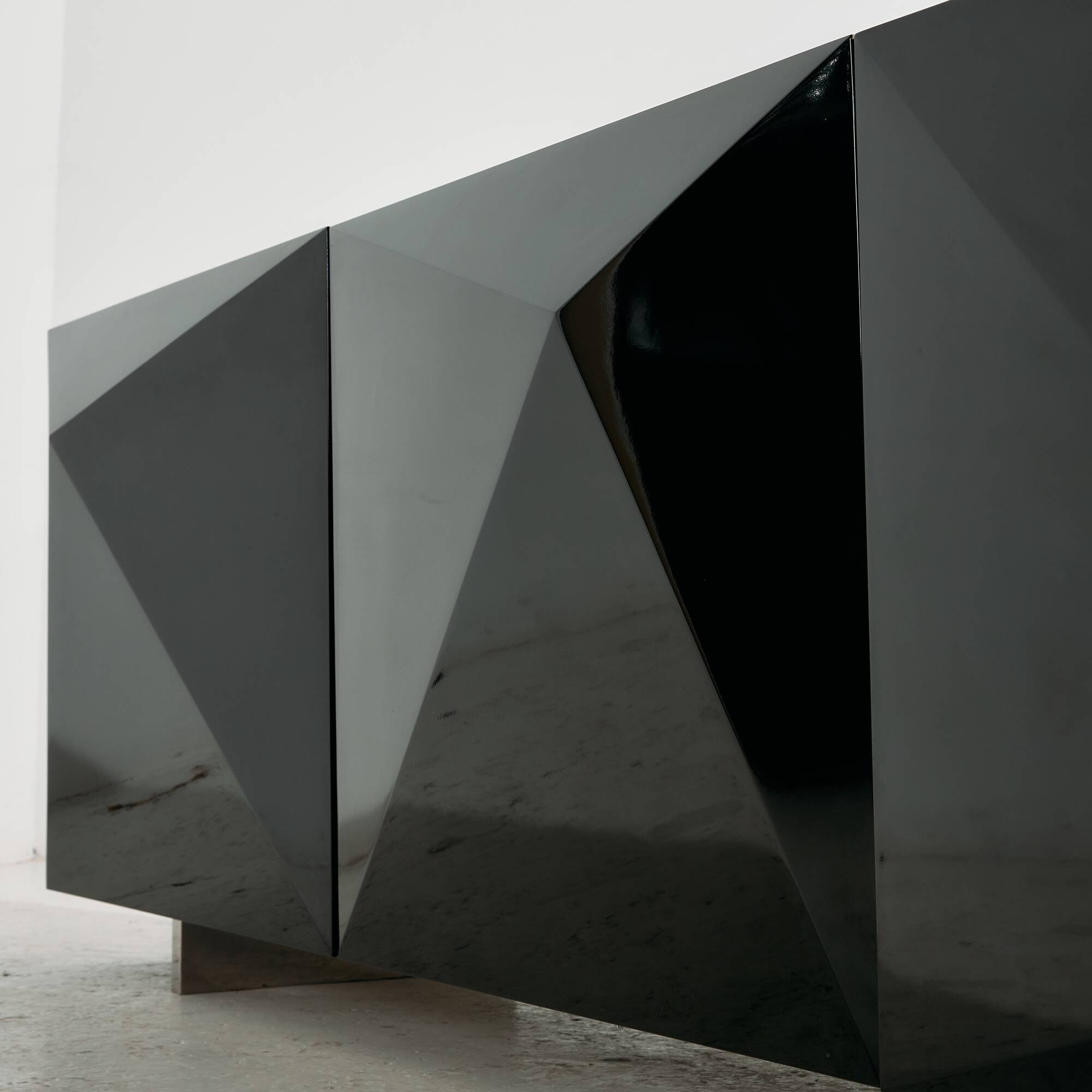 MK10909 High-gloss sideboard