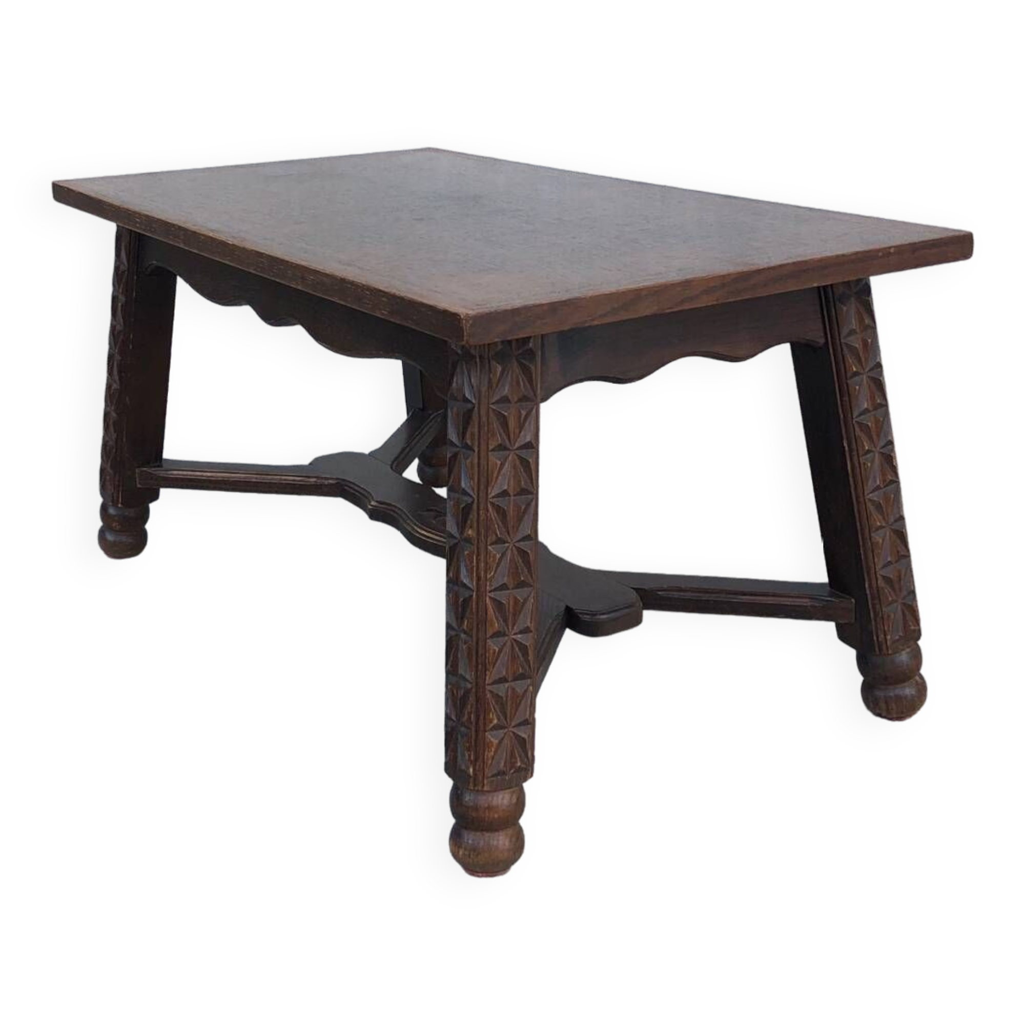 Very beautiful solid wood coffee table with pretty sculpture